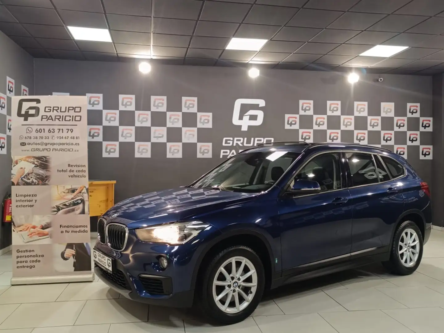 BMW X1 sDrive 20iA Bleu - 1