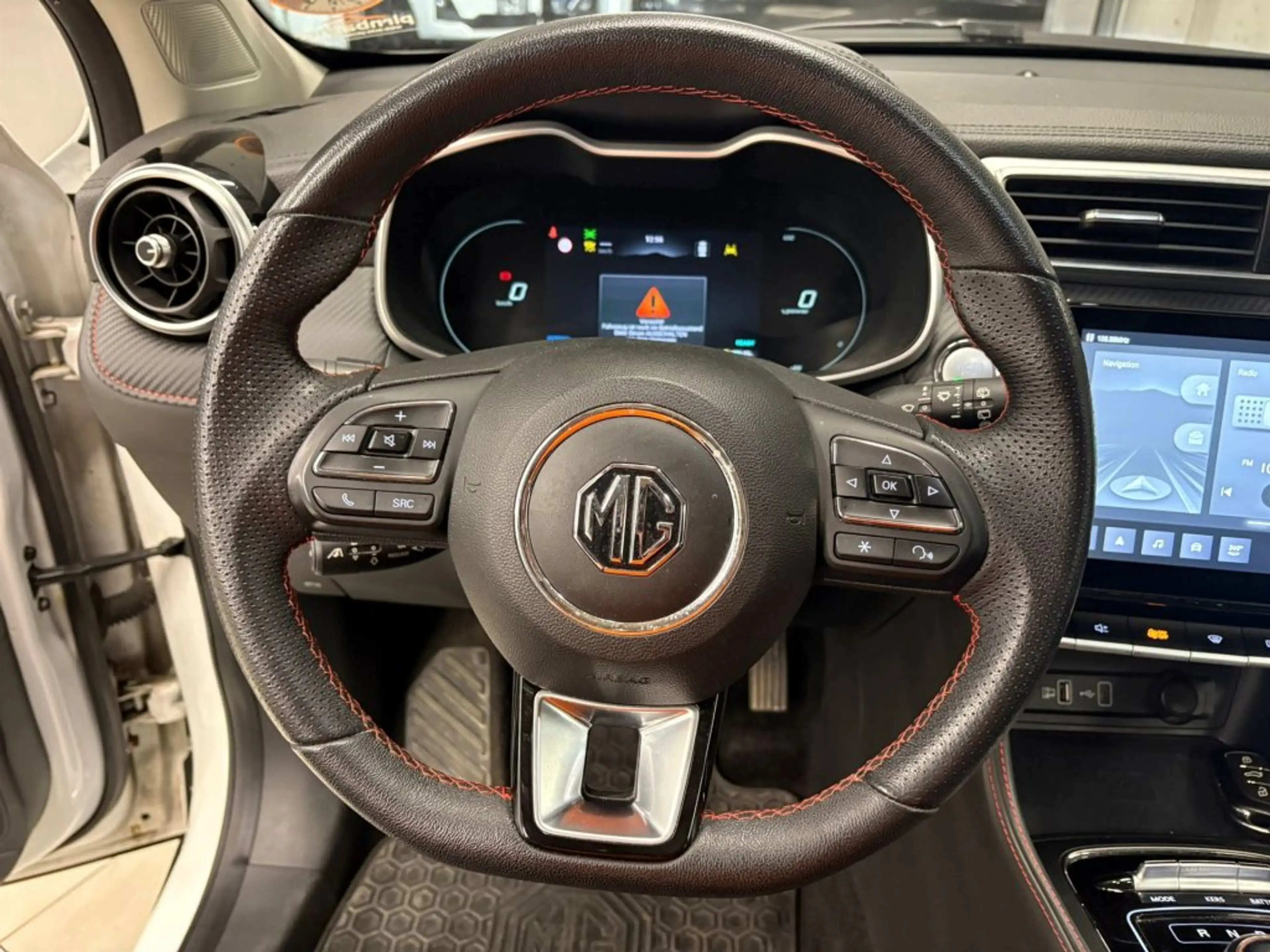MG ZS Luxury 72kWh Connect — photo 11