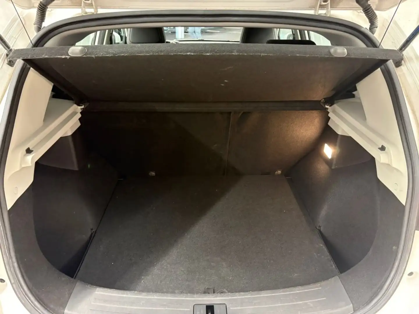 MG ZS Luxury 72kWh Connect Weiß - 1