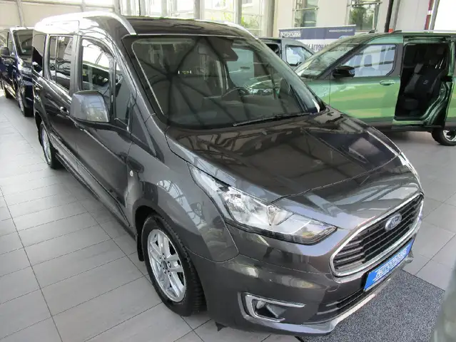 Ford Grand Tourneo Titanium