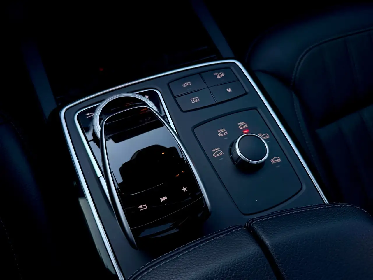 Mercedes-Benz GLS снимка Mercedes-Benz GLS