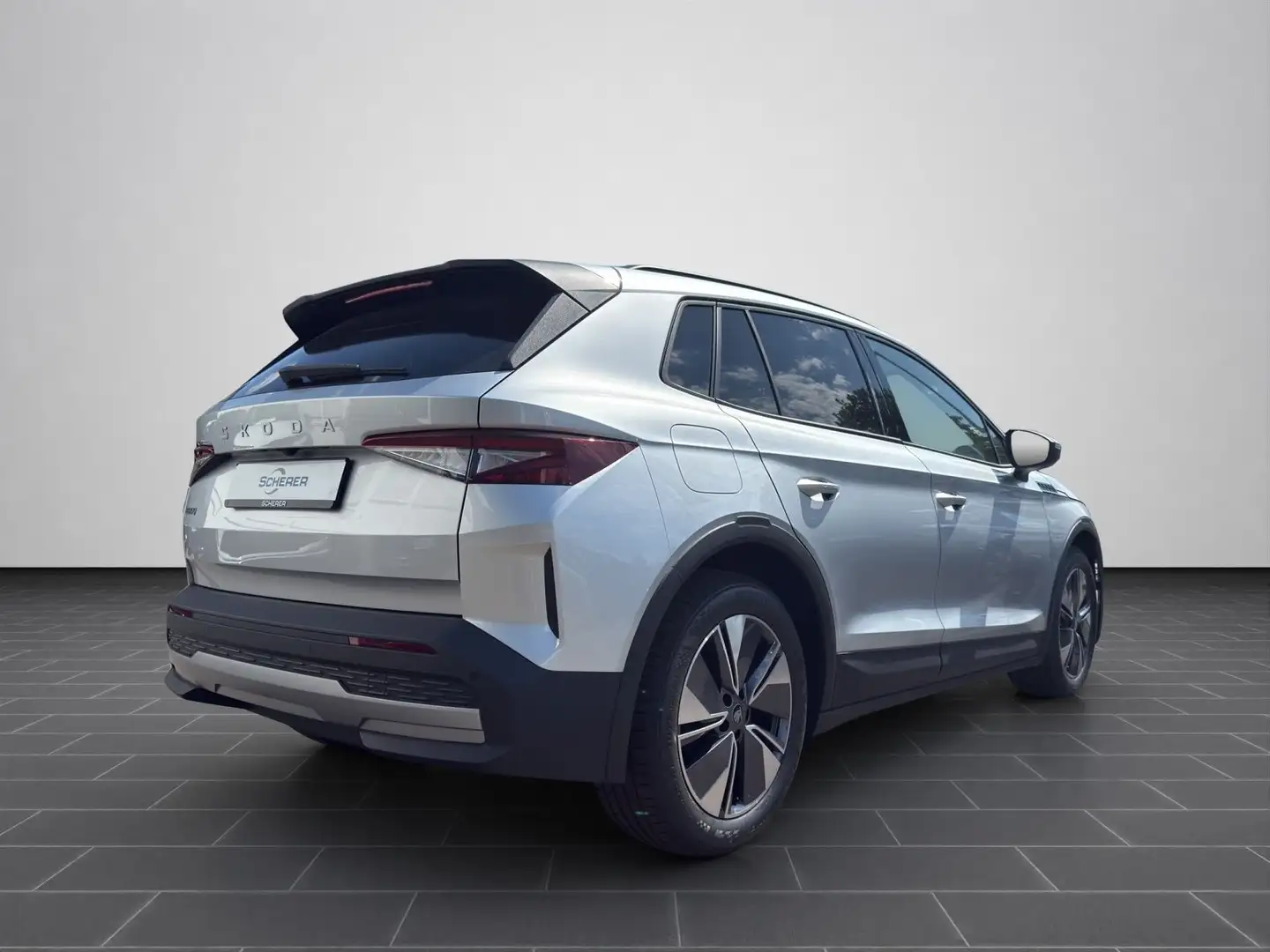 Skoda 50 Tour Elroq 50 Tour 55 kWh Batterie Elek Срібний - 2