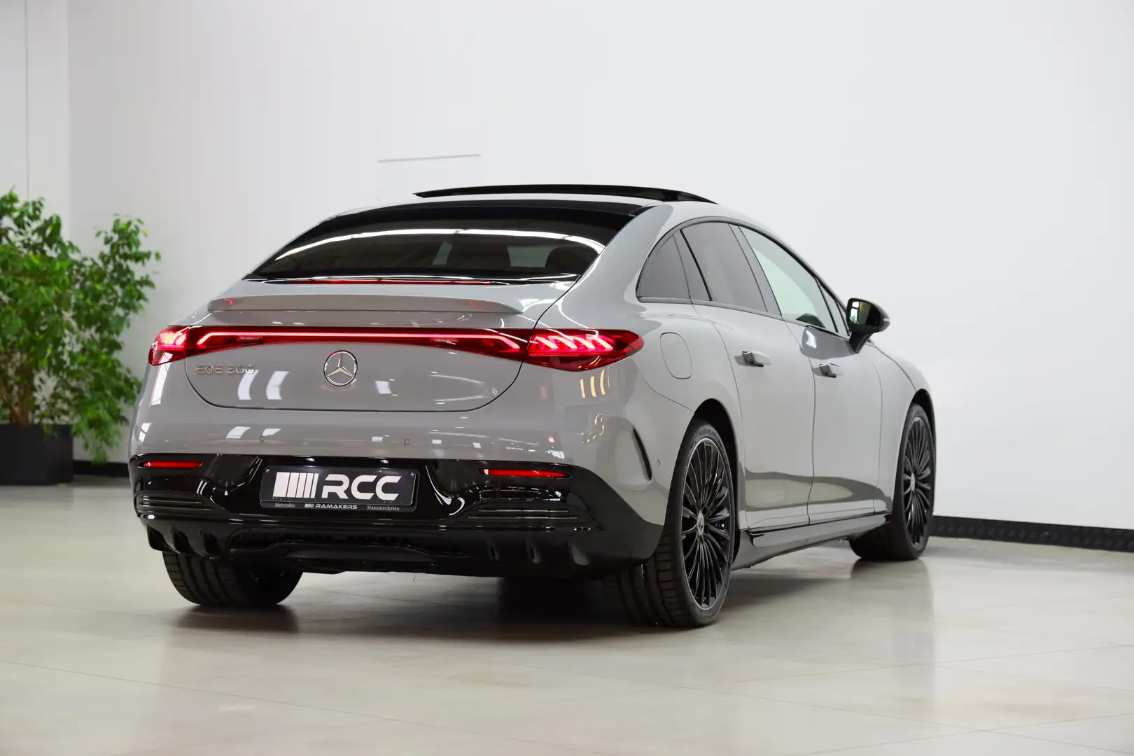 Mercedes-Benz EQE 300 AMG Night *HYPERSCREEN* PANO 21"AIRMATIC Burmester Gris - 2