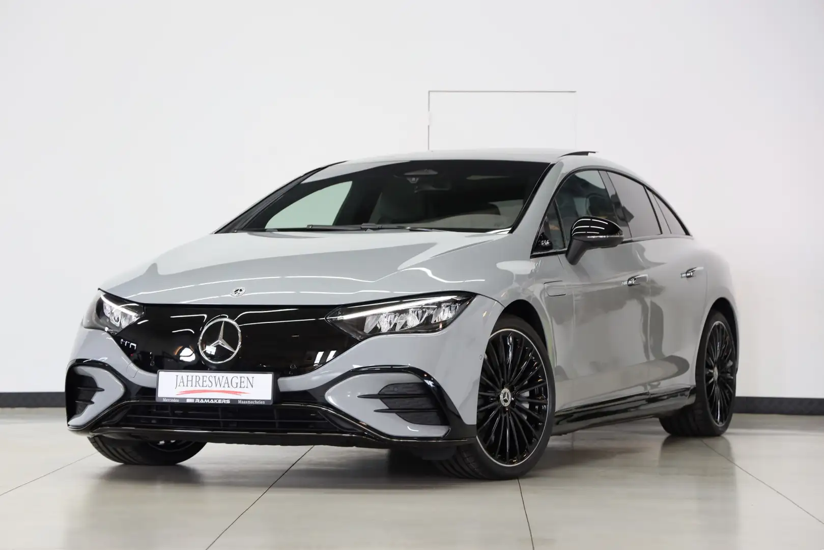 Mercedes-Benz EQE 300 AMG Night *HYPERSCREEN* PANO 21"AIRMATIC Burmester Gris - 1