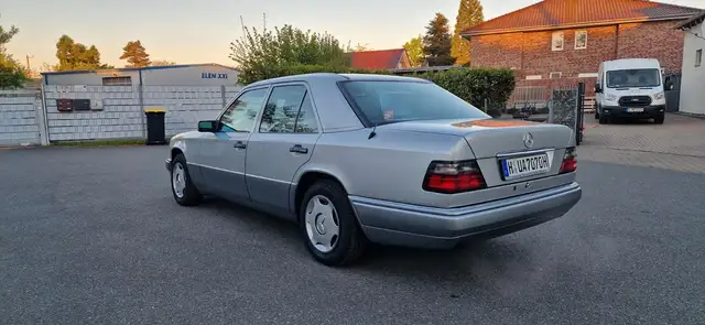 Mercedes-Benz E 280 Oldtimer Sammlerstück orig.101598 km