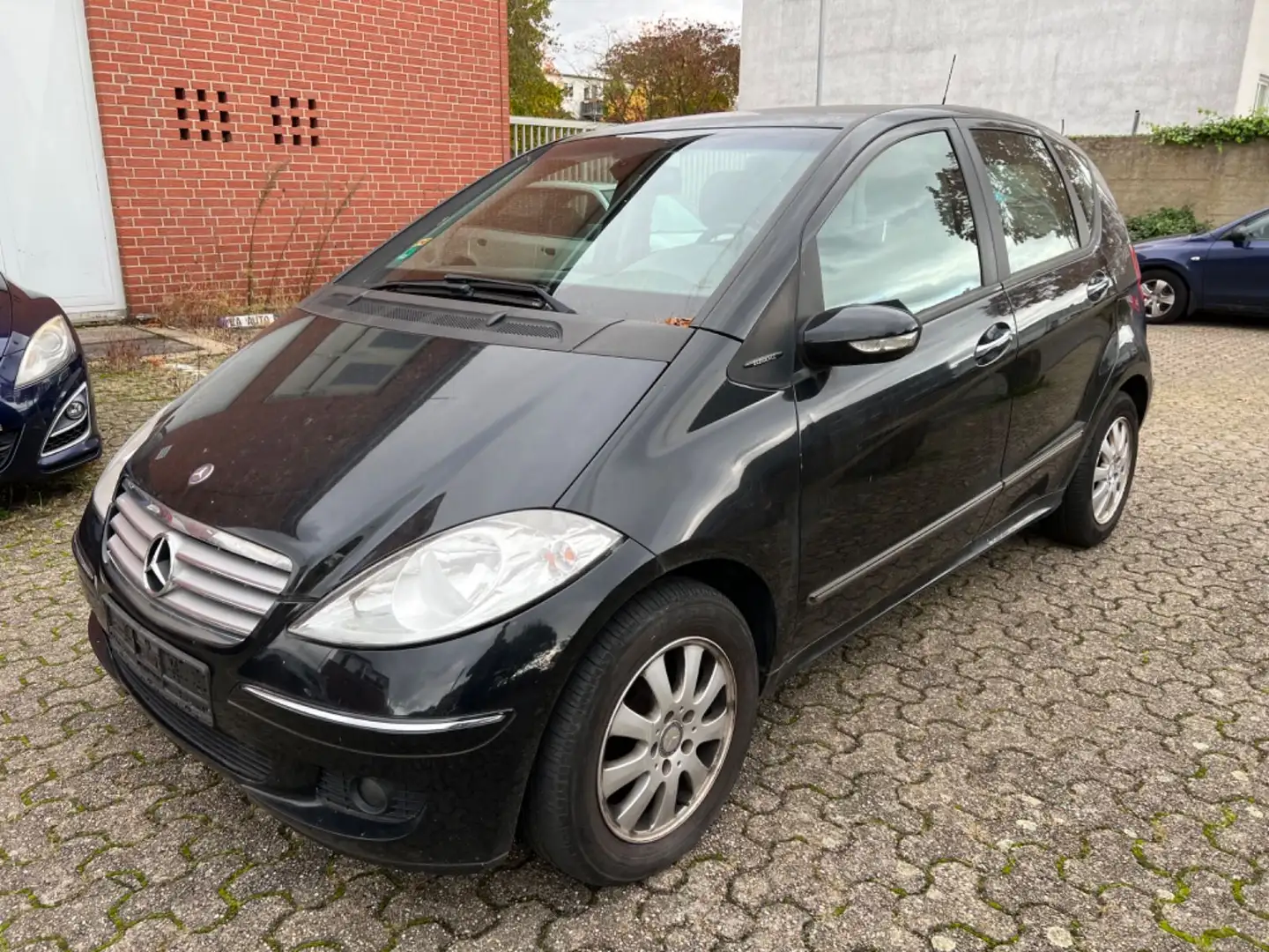 Mercedes-Benz A 180 A -Klasse A 180 CDI ÖLKÜHLER DEFEKT Negru - 1