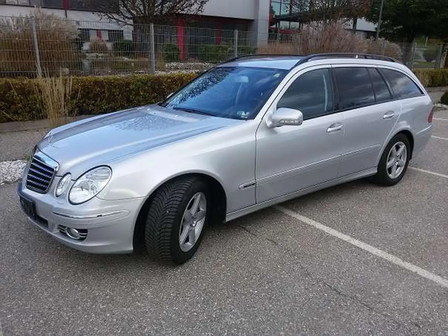 Mercedes-Benz E 200 E 200 T Avantgarde CDI Aut. Avantgarde Silber - 2