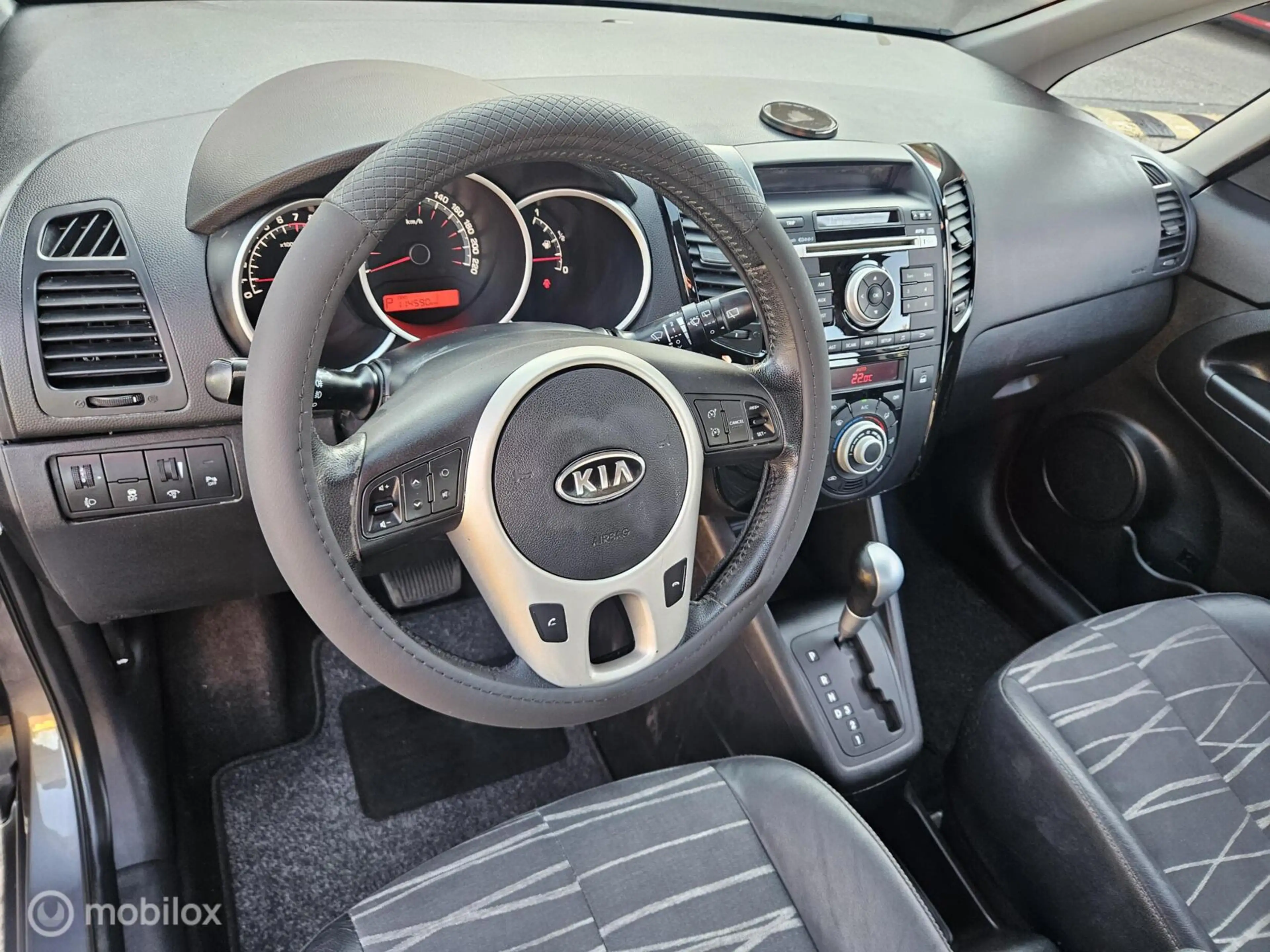 Kia Venga 1.6 CVVT X-ecutive — photo 12