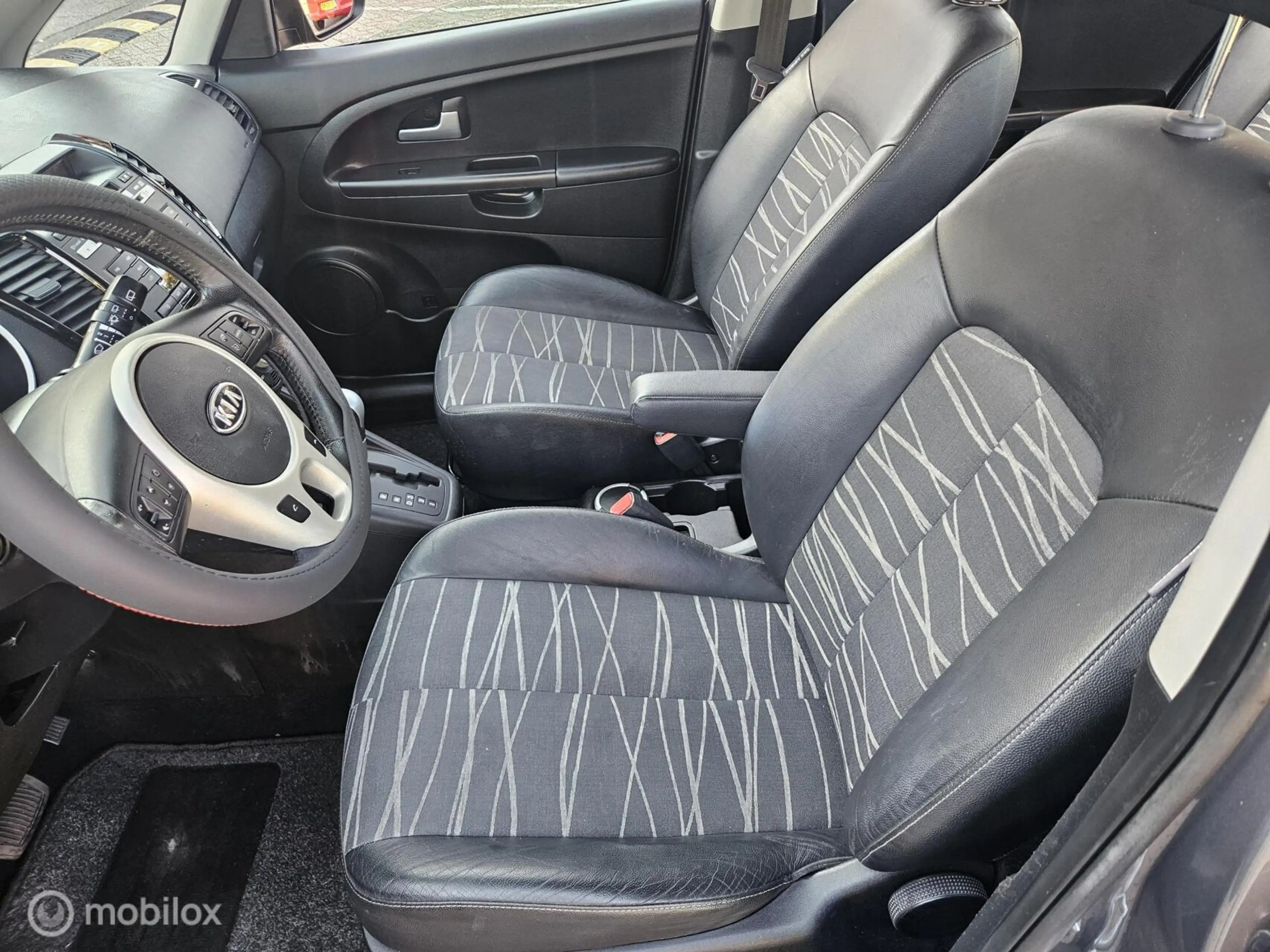 Kia Venga 1.6 CVVT X-ecutive — photo 11