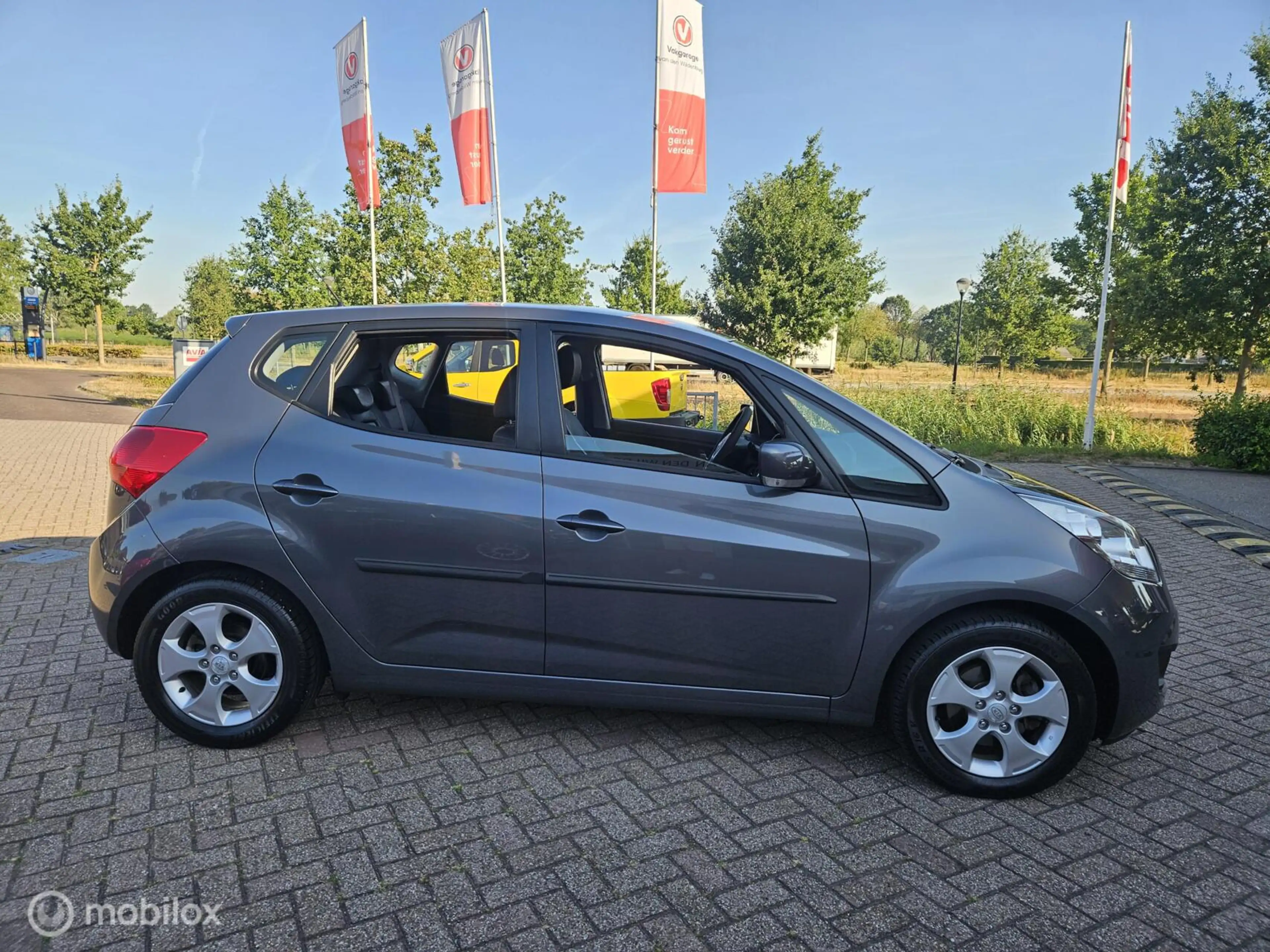 Kia Venga 1.6 CVVT X-ecutive — photo 5
