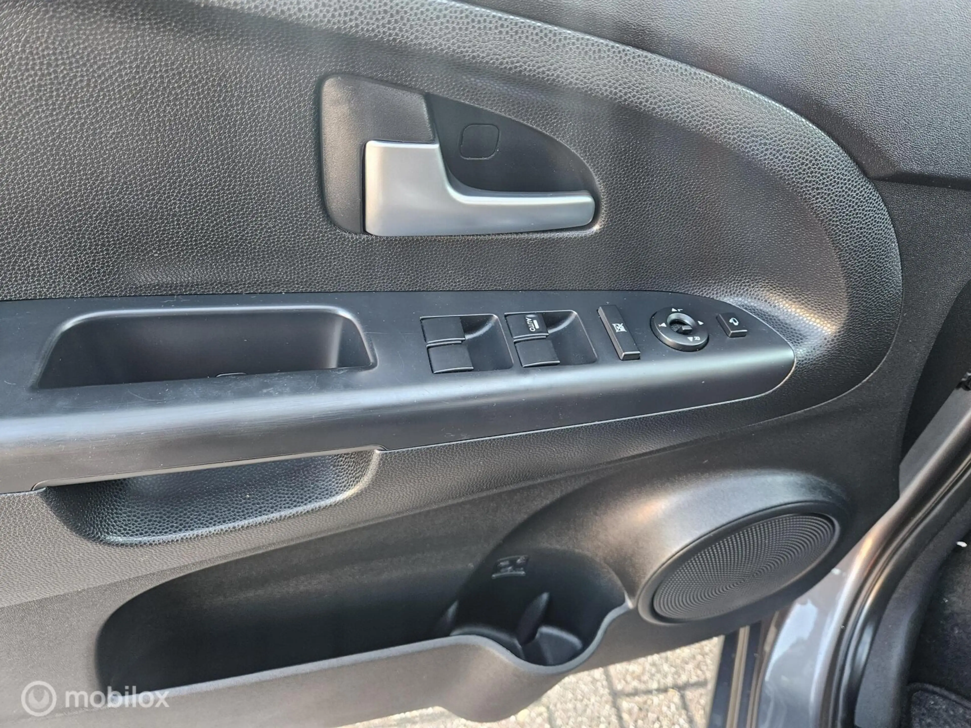Kia Venga 1.6 CVVT X-ecutive — photo 15
