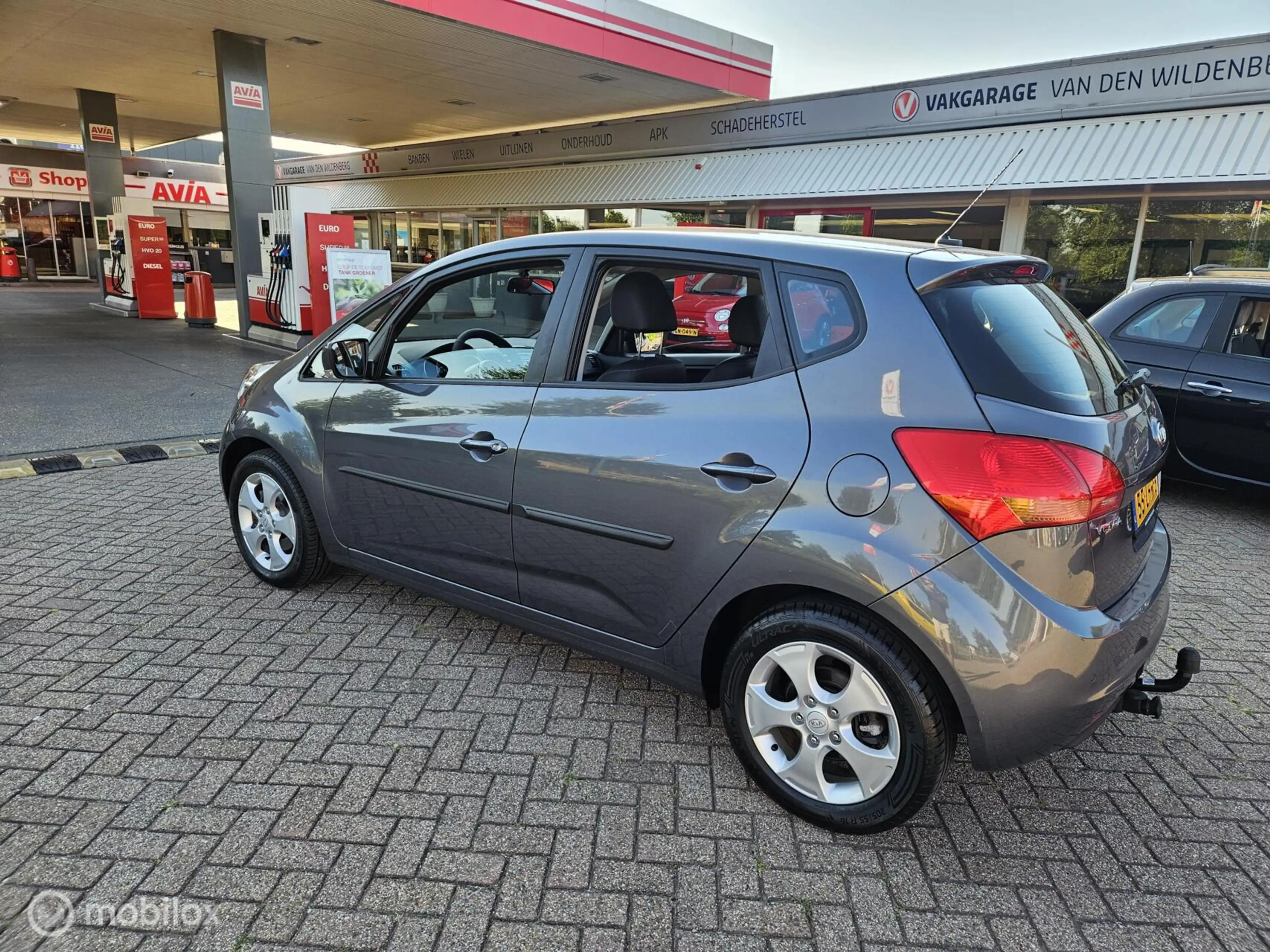 Kia Venga 1.6 CVVT X-ecutive — photo 3