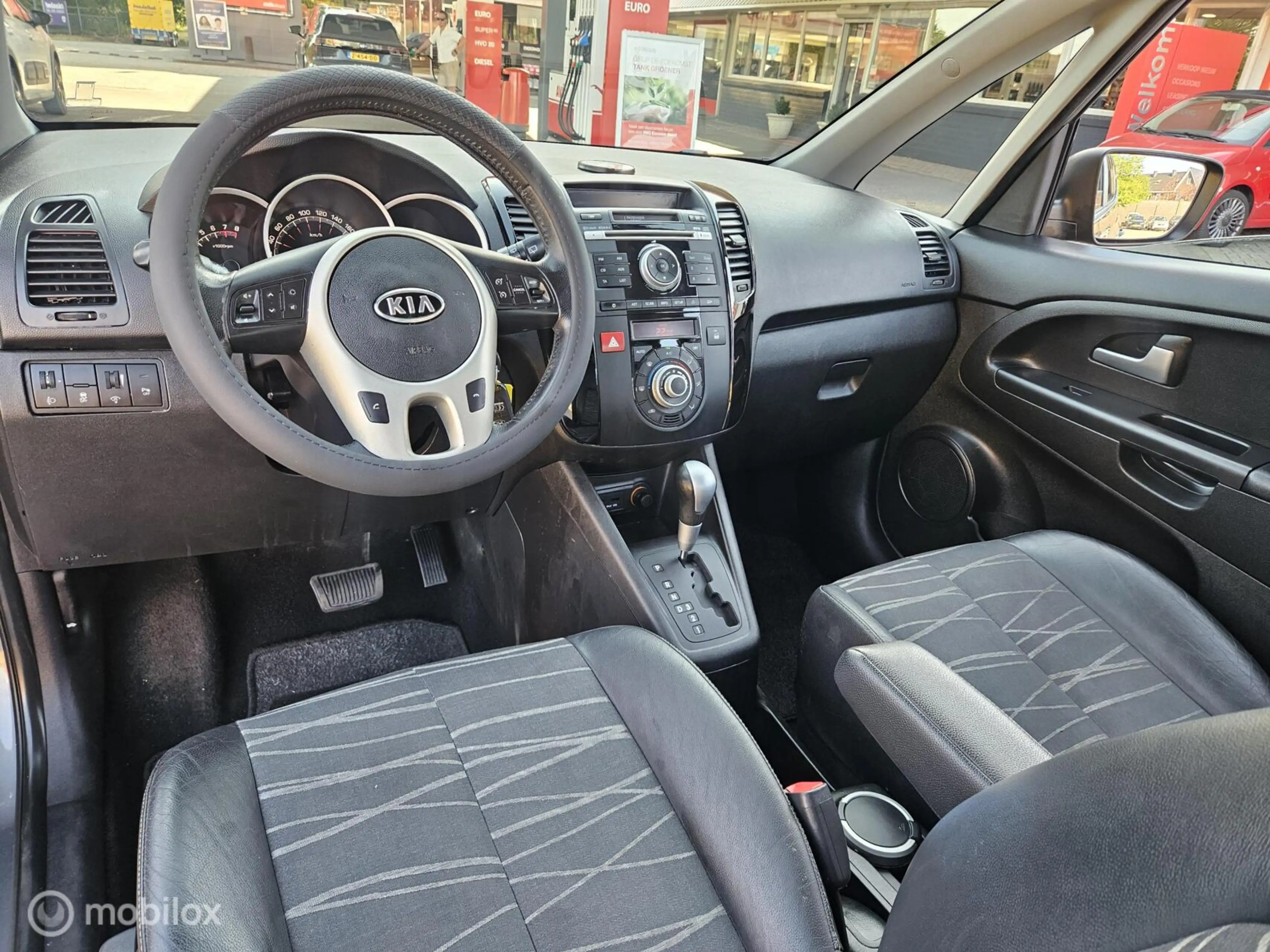 Kia Venga 1.6 CVVT X-ecutive — photo 14
