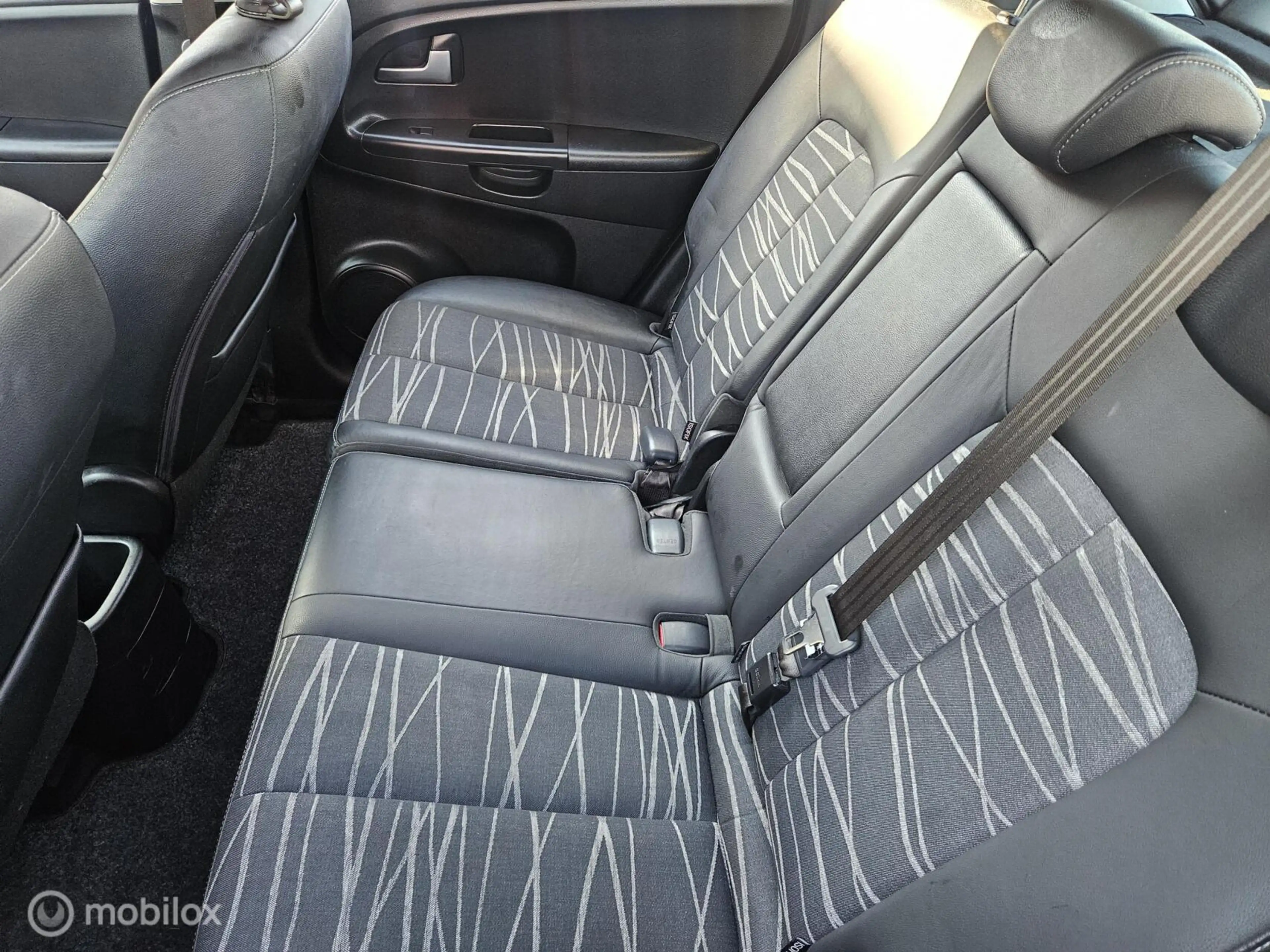 Kia Venga 1.6 CVVT X-ecutive — photo 13