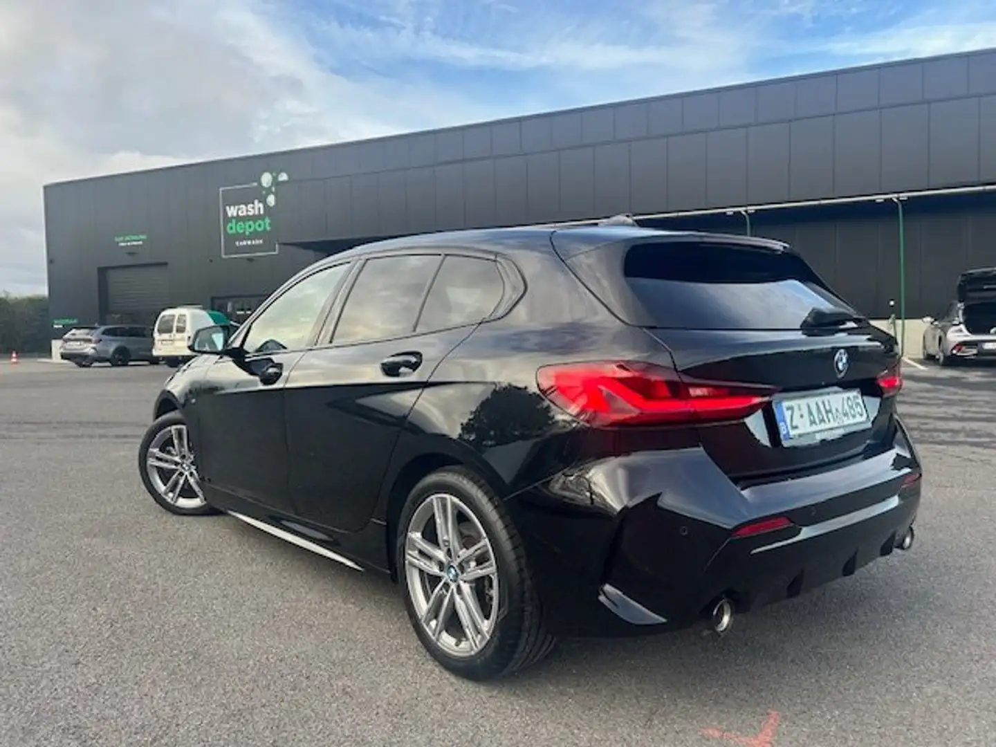 BMW 118 118d Aut. M Sport Zwart - 2