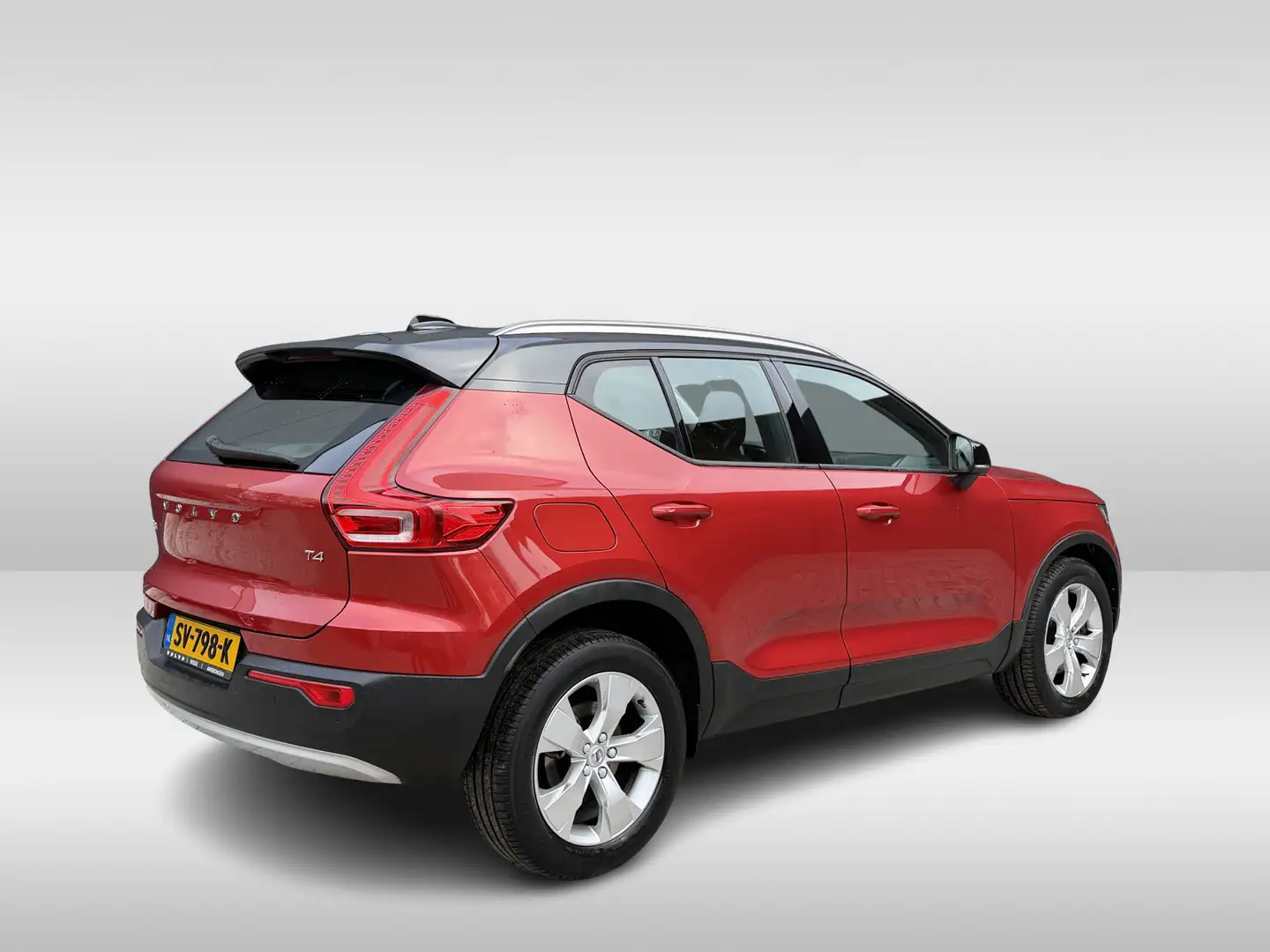 Volvo XC40 2.0 T4 Momentum Automaat Business Pack | Scandinav Rouge - 2