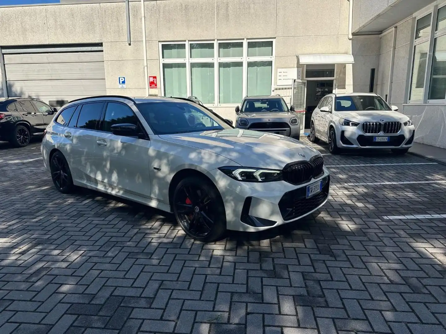 BMW 330 e xDrive Touring Msport Blanc - 1