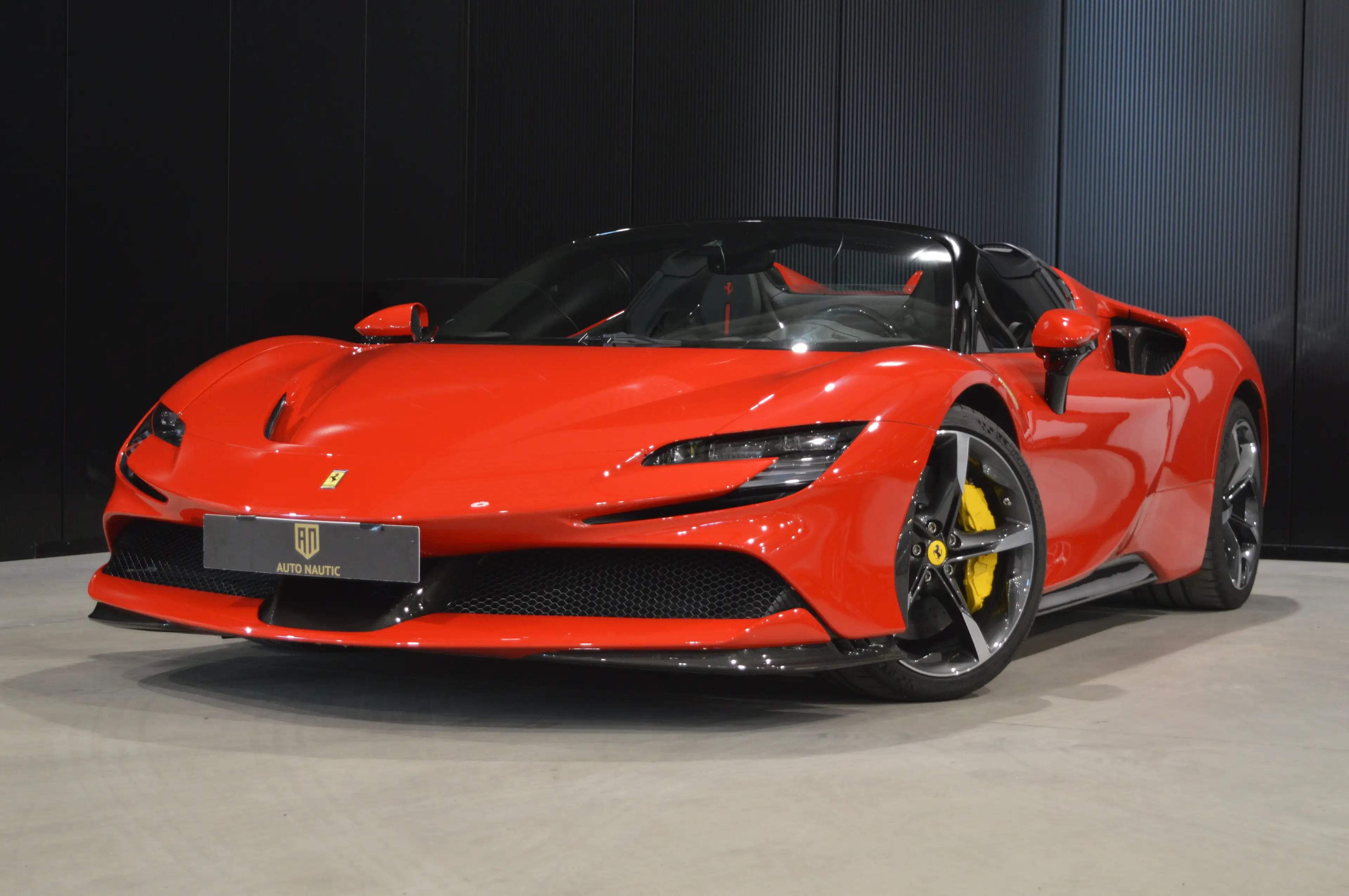 Ferrari SF90 Spider 4.0 Turbo V8 F1 Top condition ! Rosso Corsa