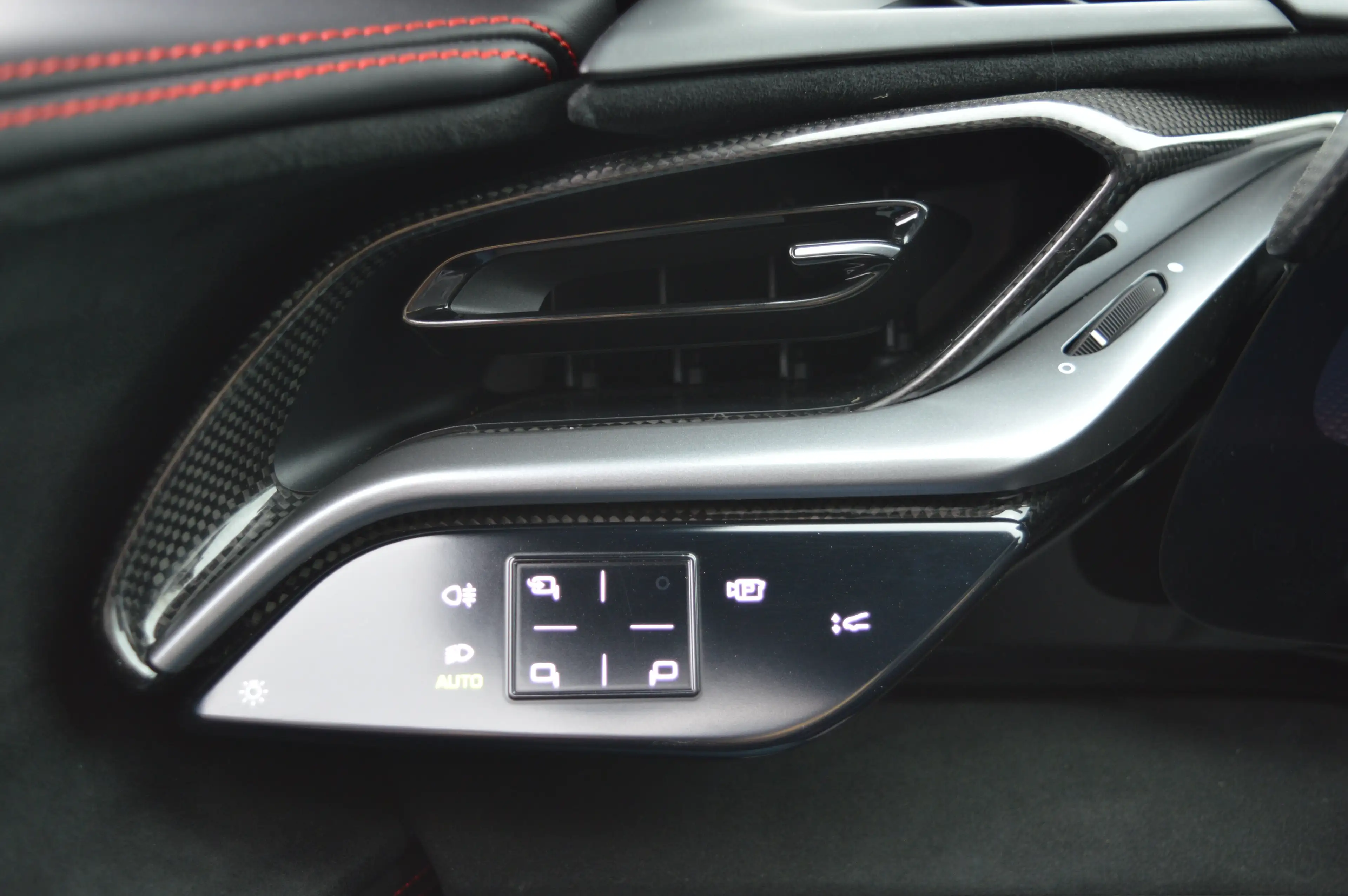 Ferrari SF90 Spider 4.0 Turbo V8 F1 Top condition ! Rosso Corsa — photo 14