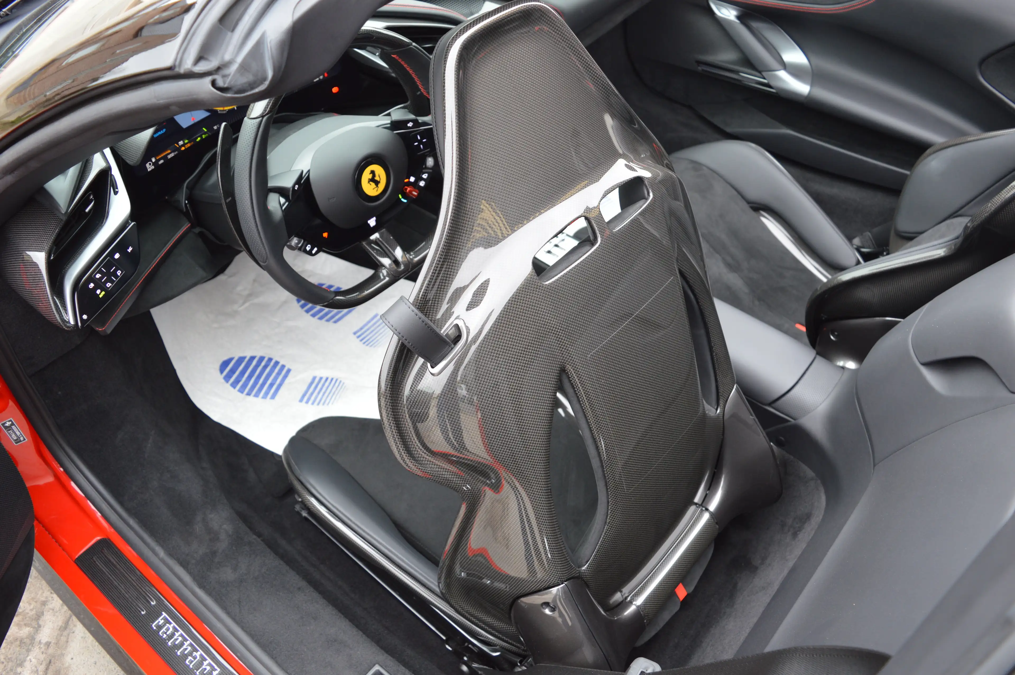 Ferrari SF90 Spider 4.0 Turbo V8 F1 Top condition ! Rosso Corsa — photo 12
