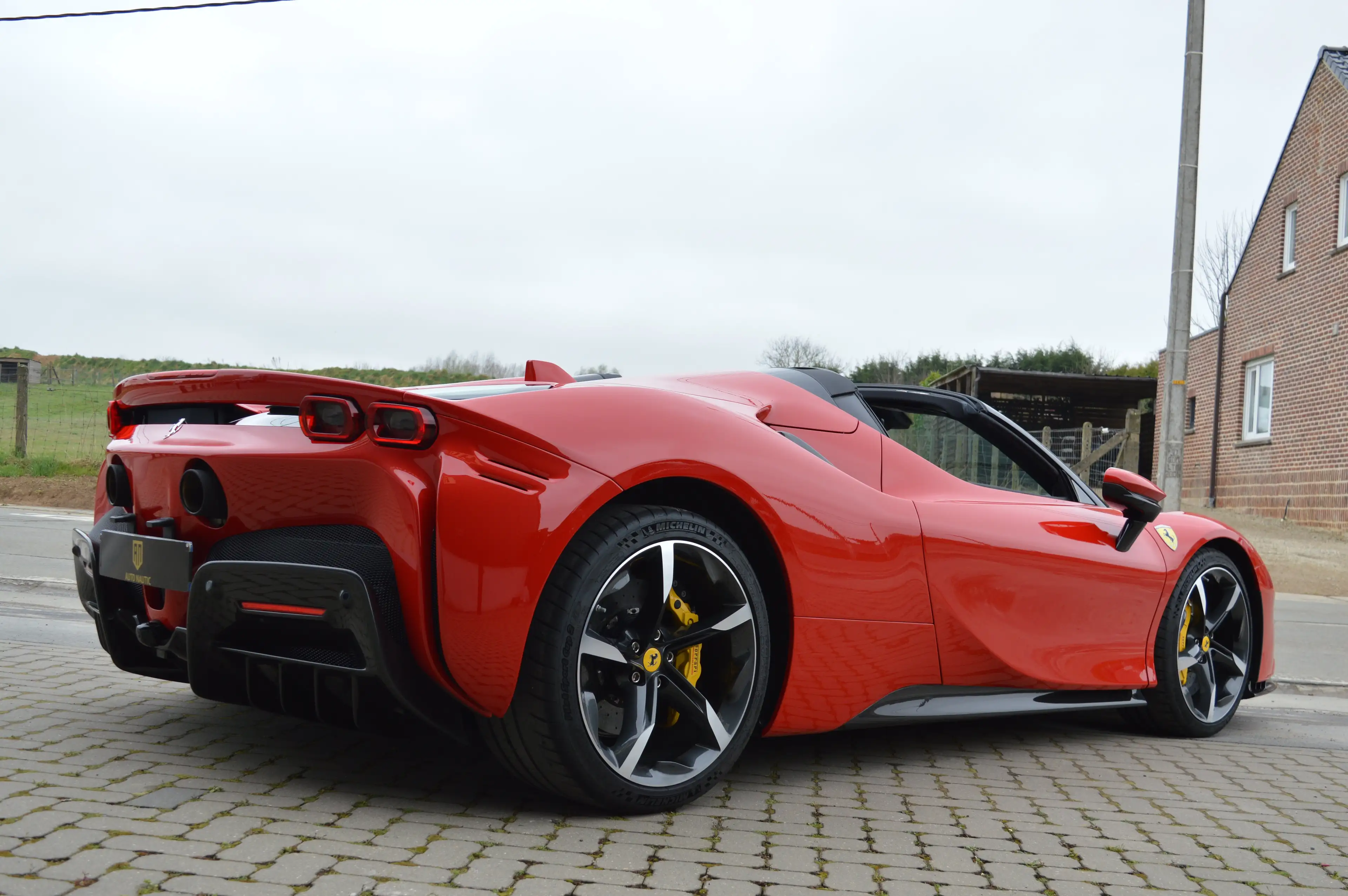 Ferrari SF90 Spider 4.0 Turbo V8 F1 Top condition ! Rosso Corsa — photo 2