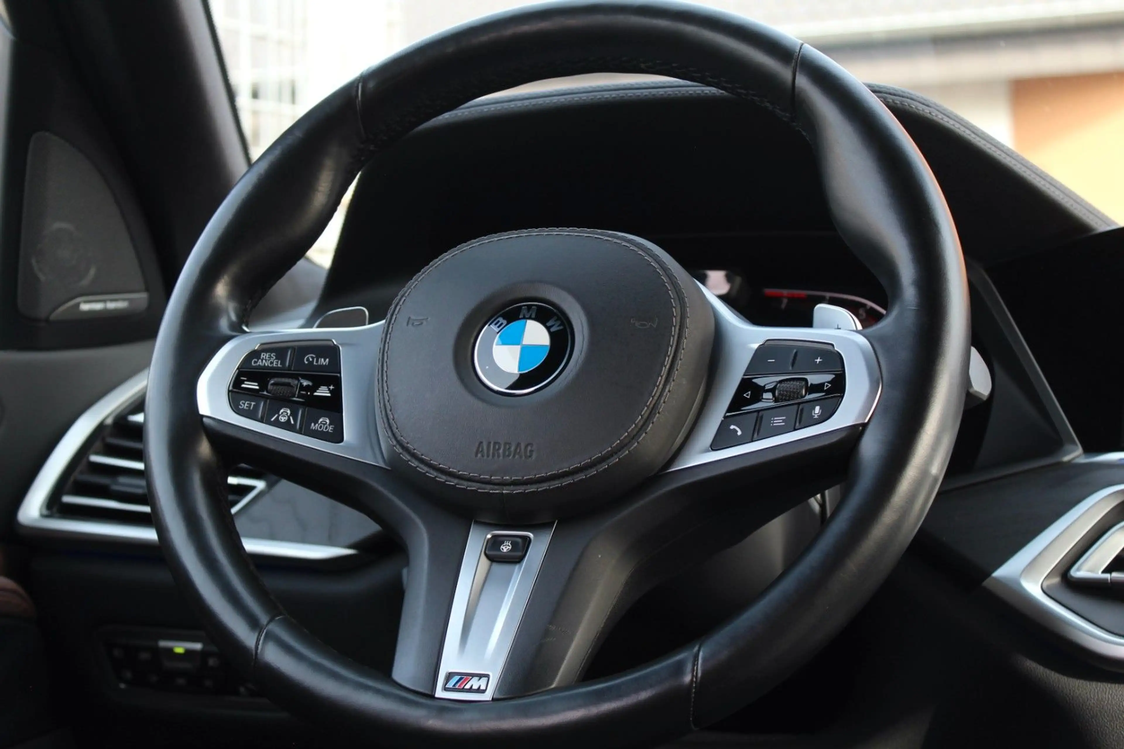 BMW X7 VoLL M-SPORT 1.Hd! 7Si 360° INNOV STANDHZ 22" — photo 25