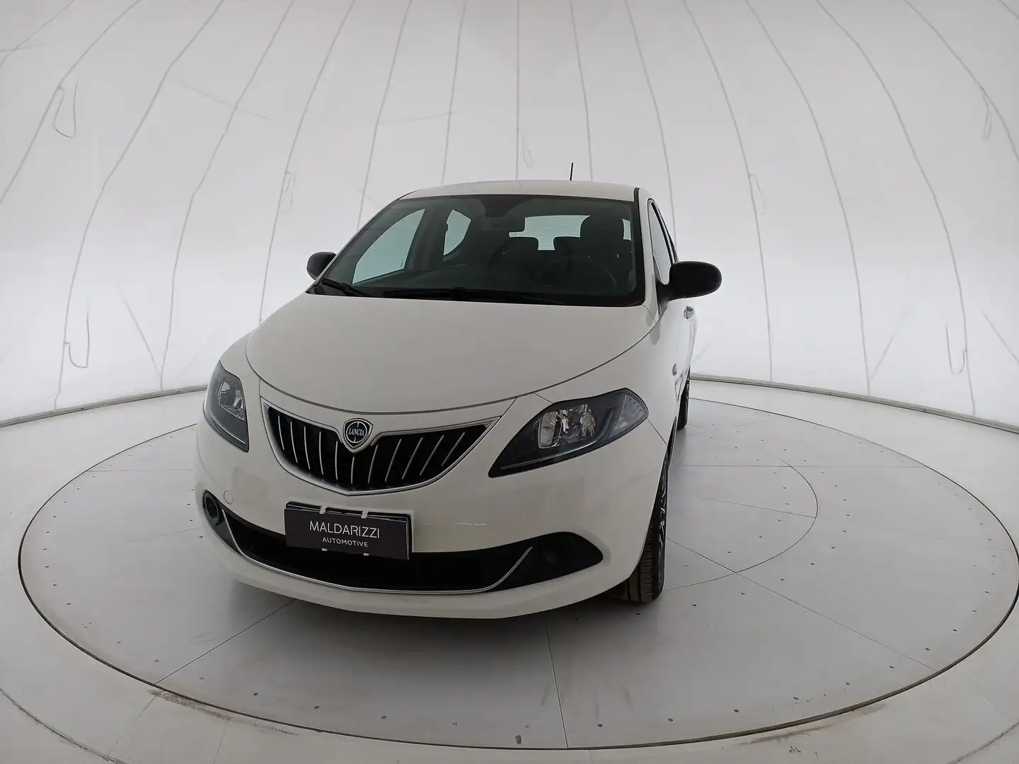 Lancia Ypsilon III 2021 1.0 firefly hybrid Gold s&s 70cv 5p.ti Bianco - 1