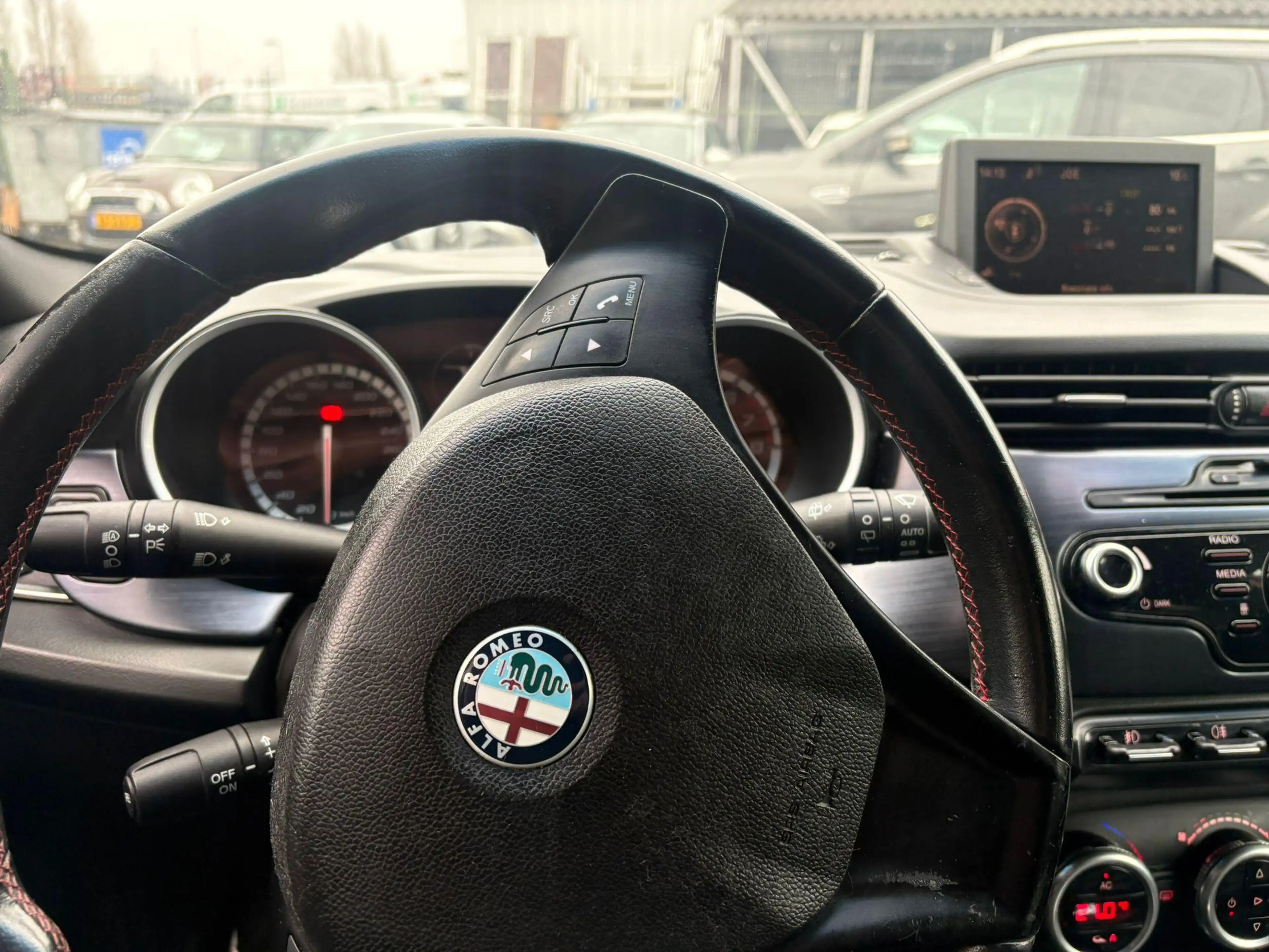 Alfa Romeo Giulietta 1.4 T Distinctive Clima, navi, PDC achter — photo 14