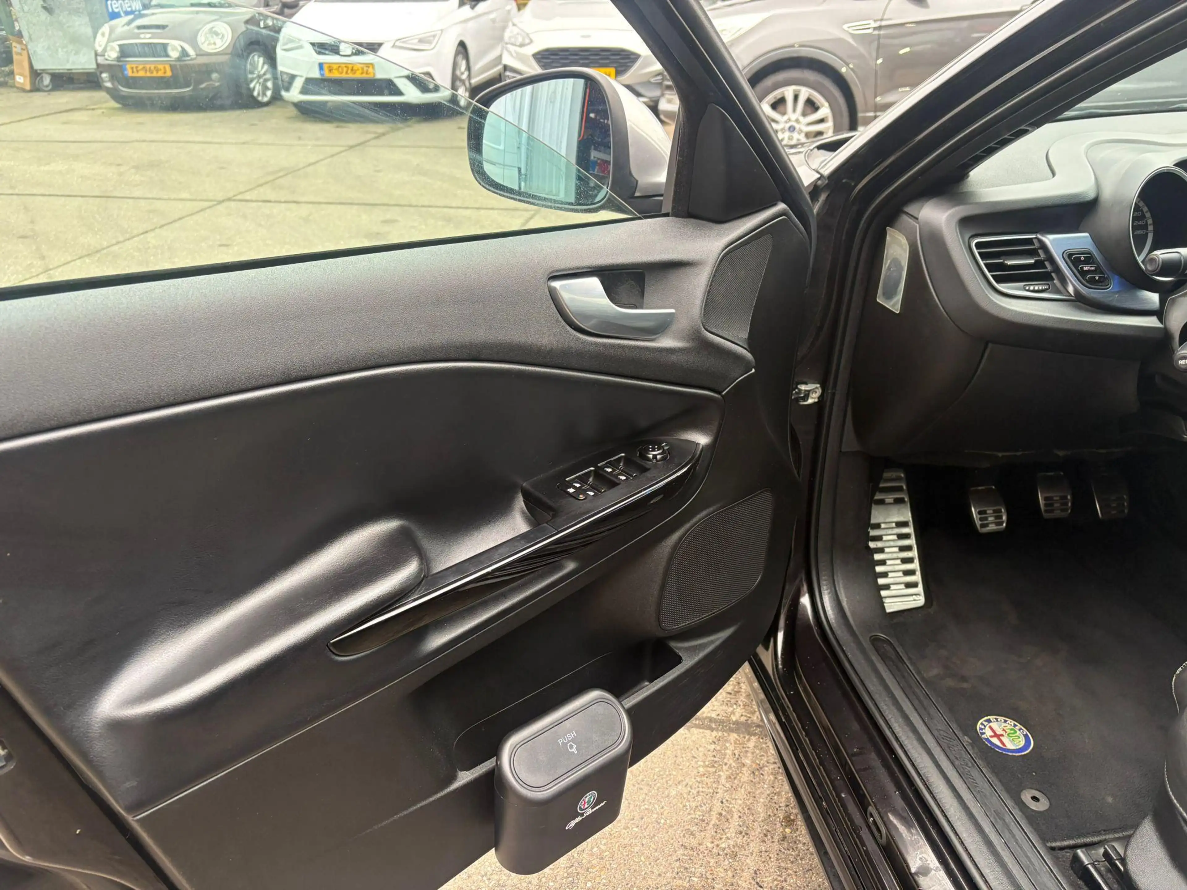 Alfa Romeo Giulietta 1.4 T Distinctive Clima, navi, PDC achter — photo 13