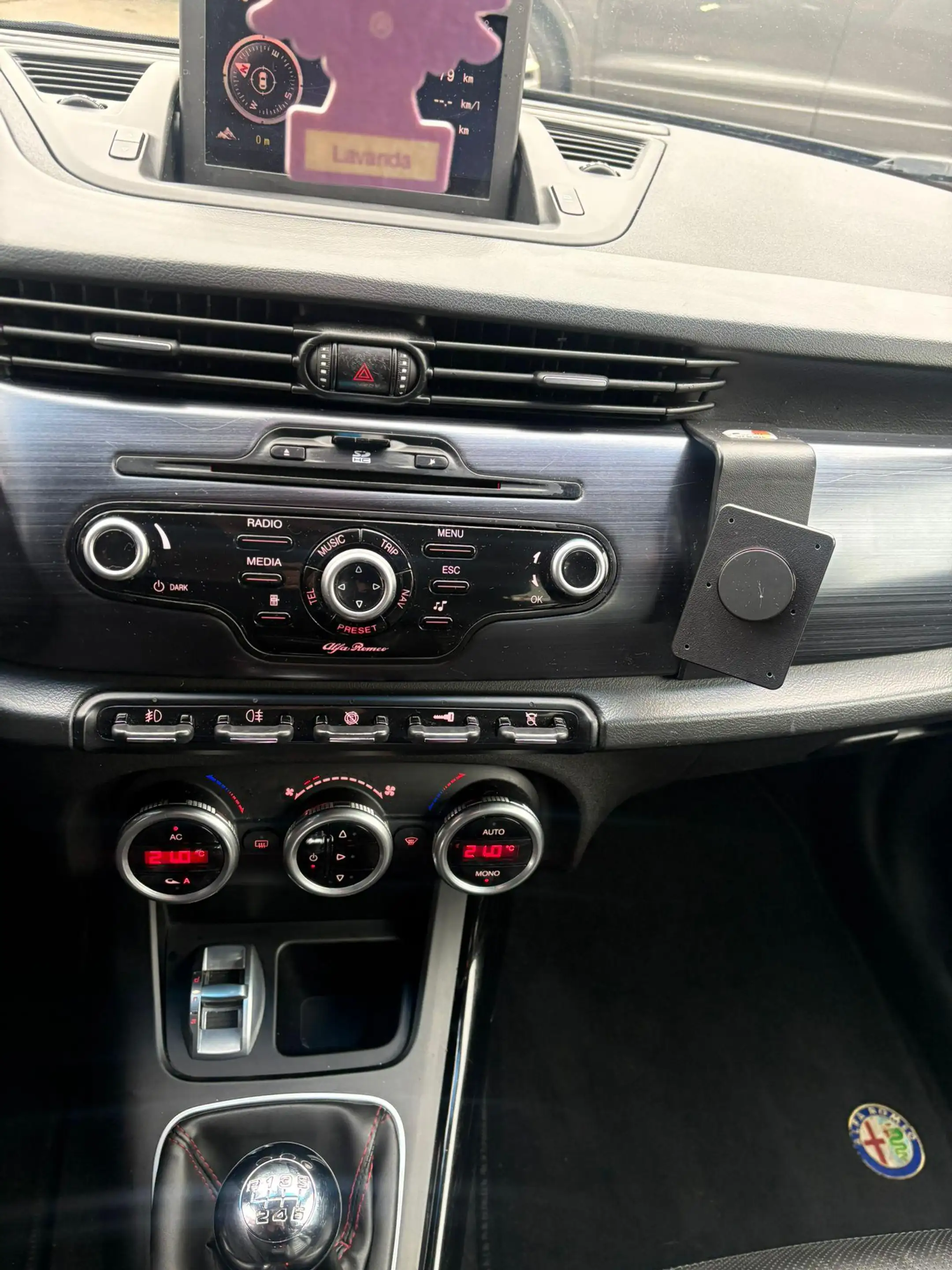 Alfa Romeo Giulietta 1.4 T Distinctive Clima, navi, PDC achter — photo 16