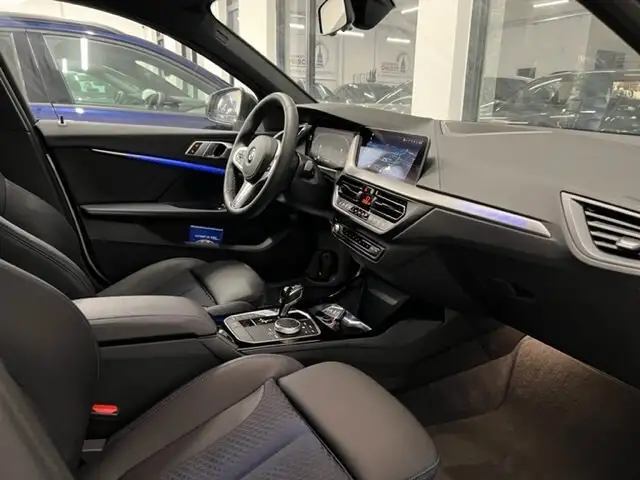 BMW 1 Series view 21