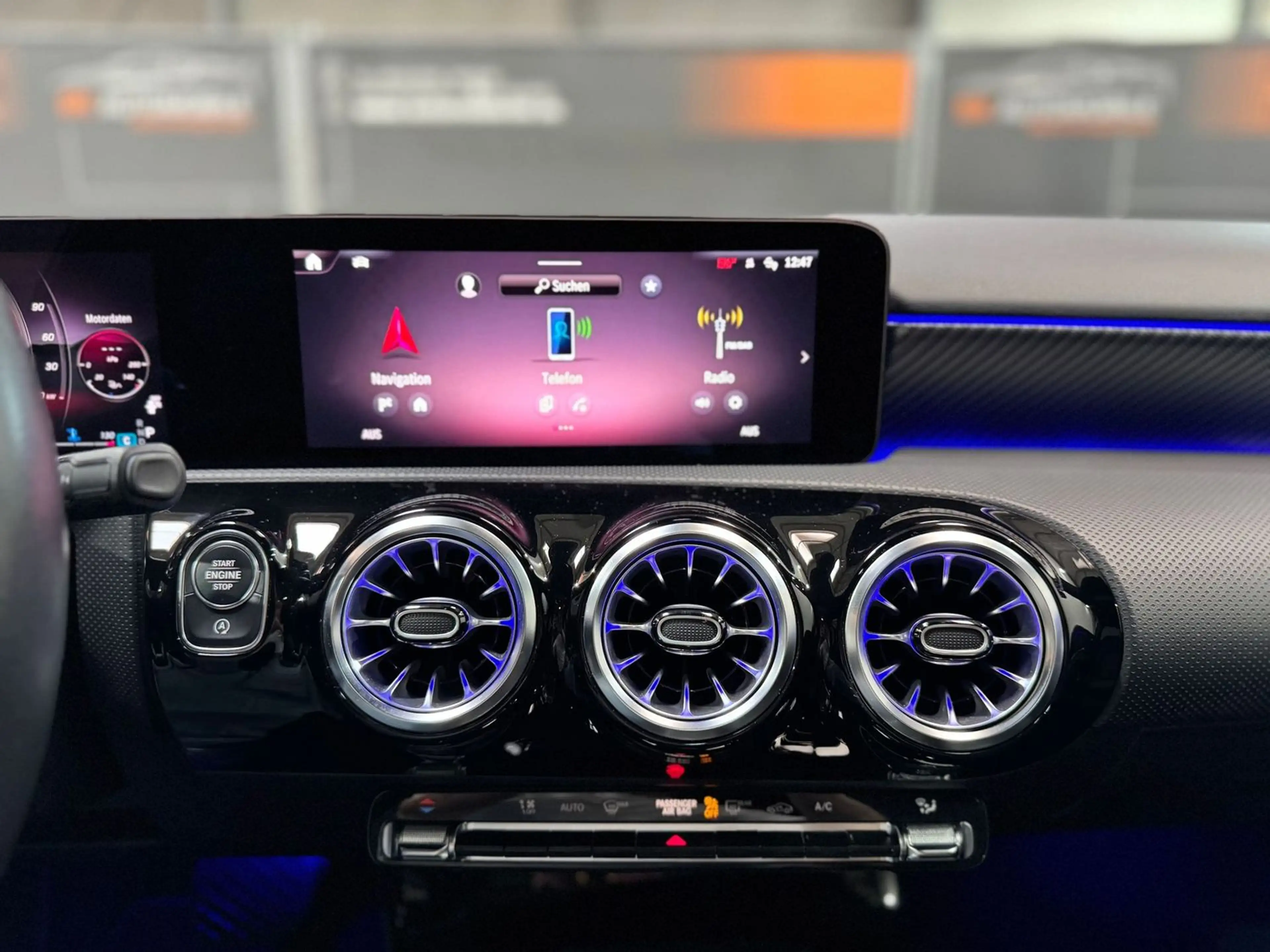 Mercedes-Benz A 180 d Night#LED#MBUX#Ambiente#Pano#Spur — photo 14