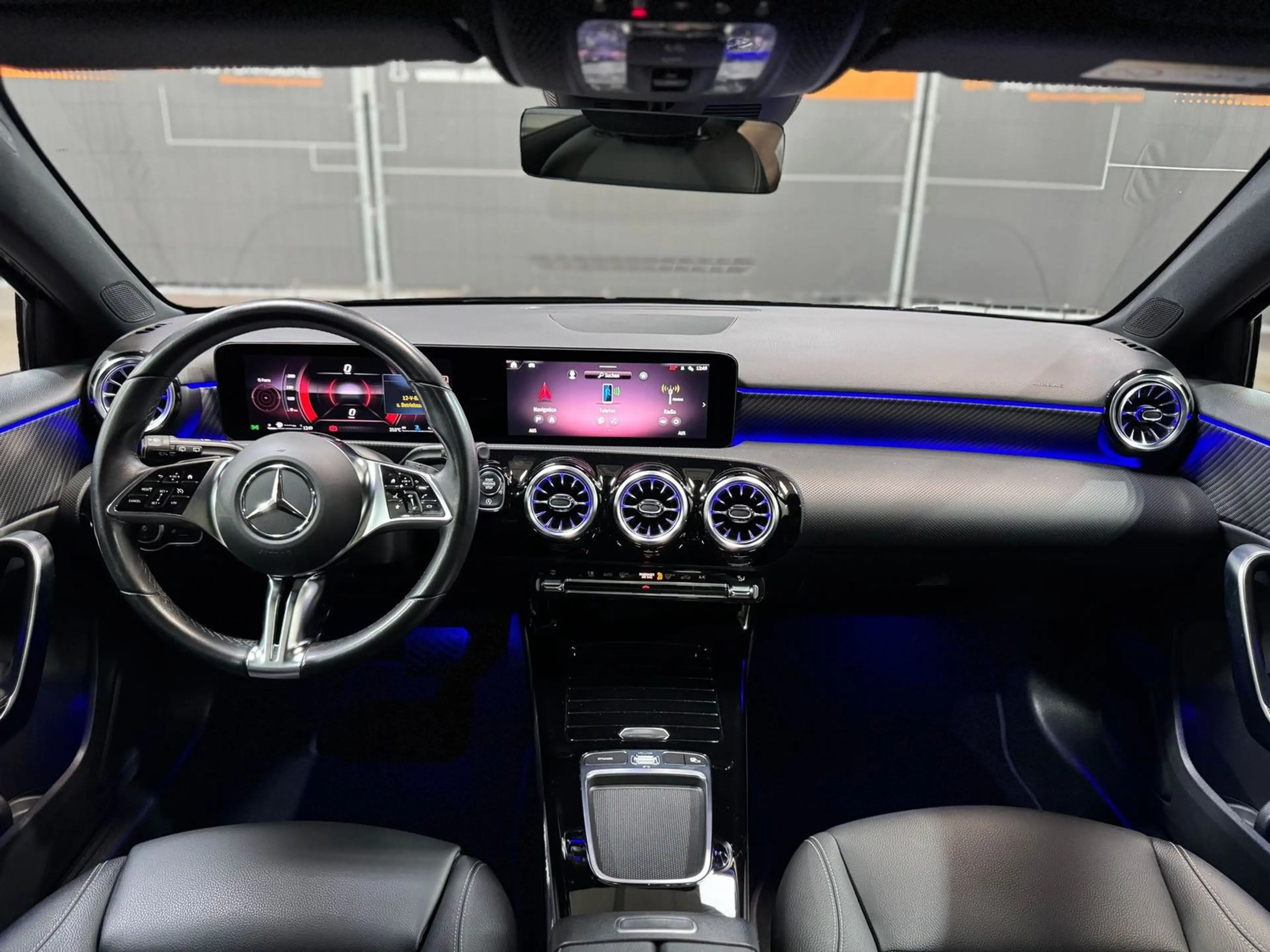 Mercedes-Benz A 180 d Night#LED#MBUX#Ambiente#Pano#Spur — photo 11