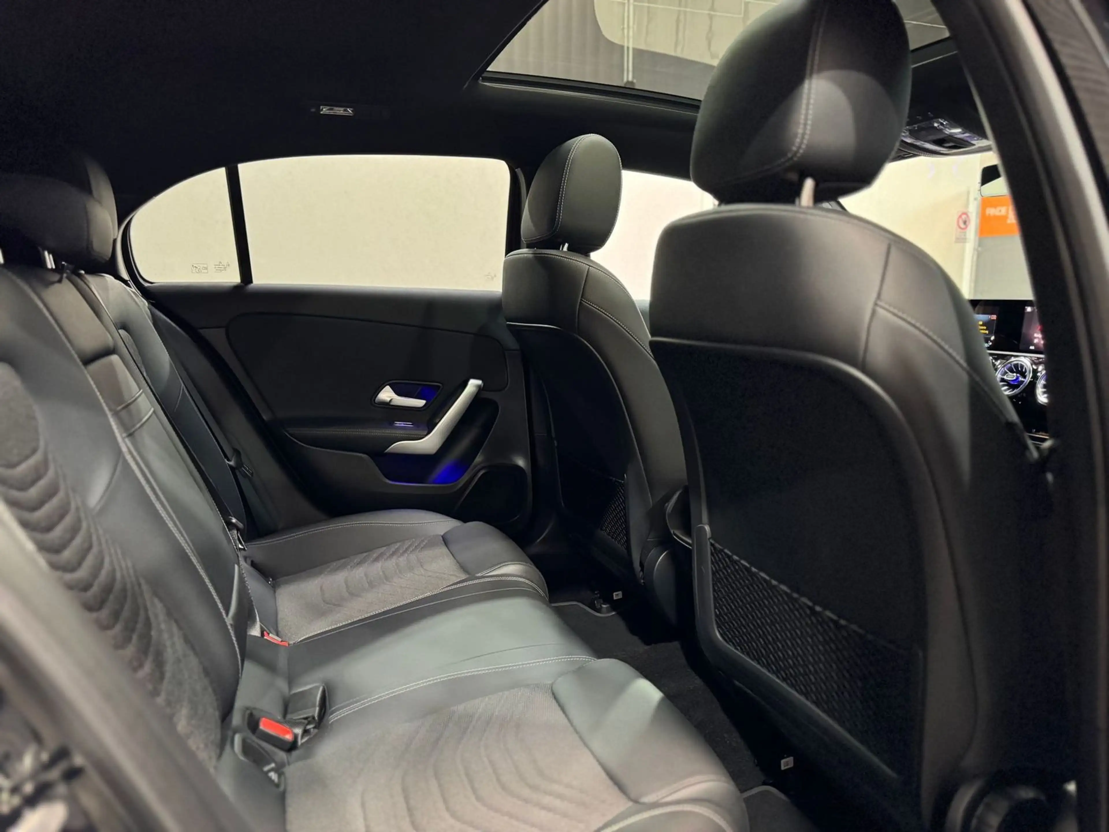 Mercedes-Benz A 180 d Night#LED#MBUX#Ambiente#Pano#Spur — photo 10