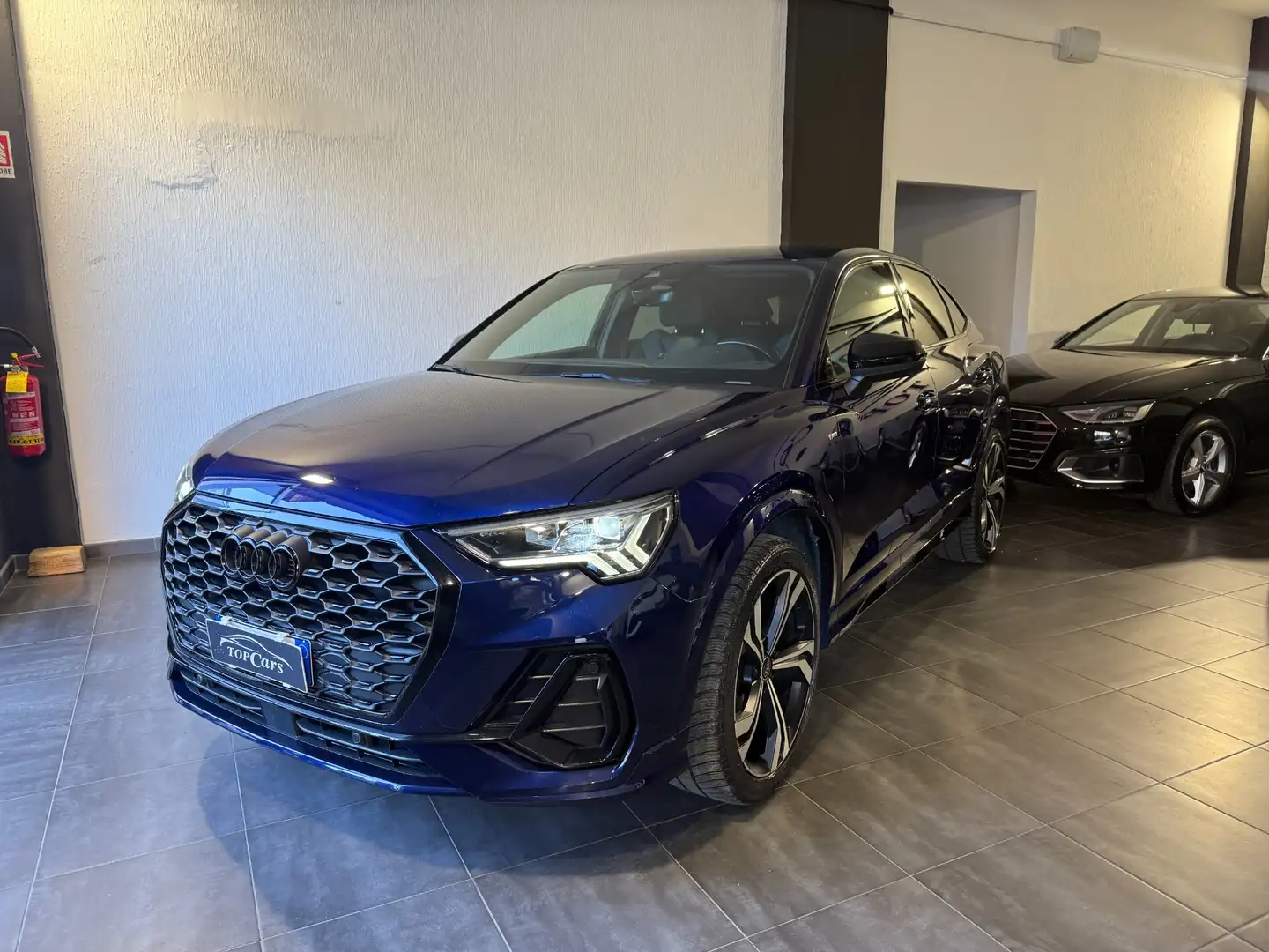 Audi Q3 35 TDI quattro S tronic S line edition Bleu - 1