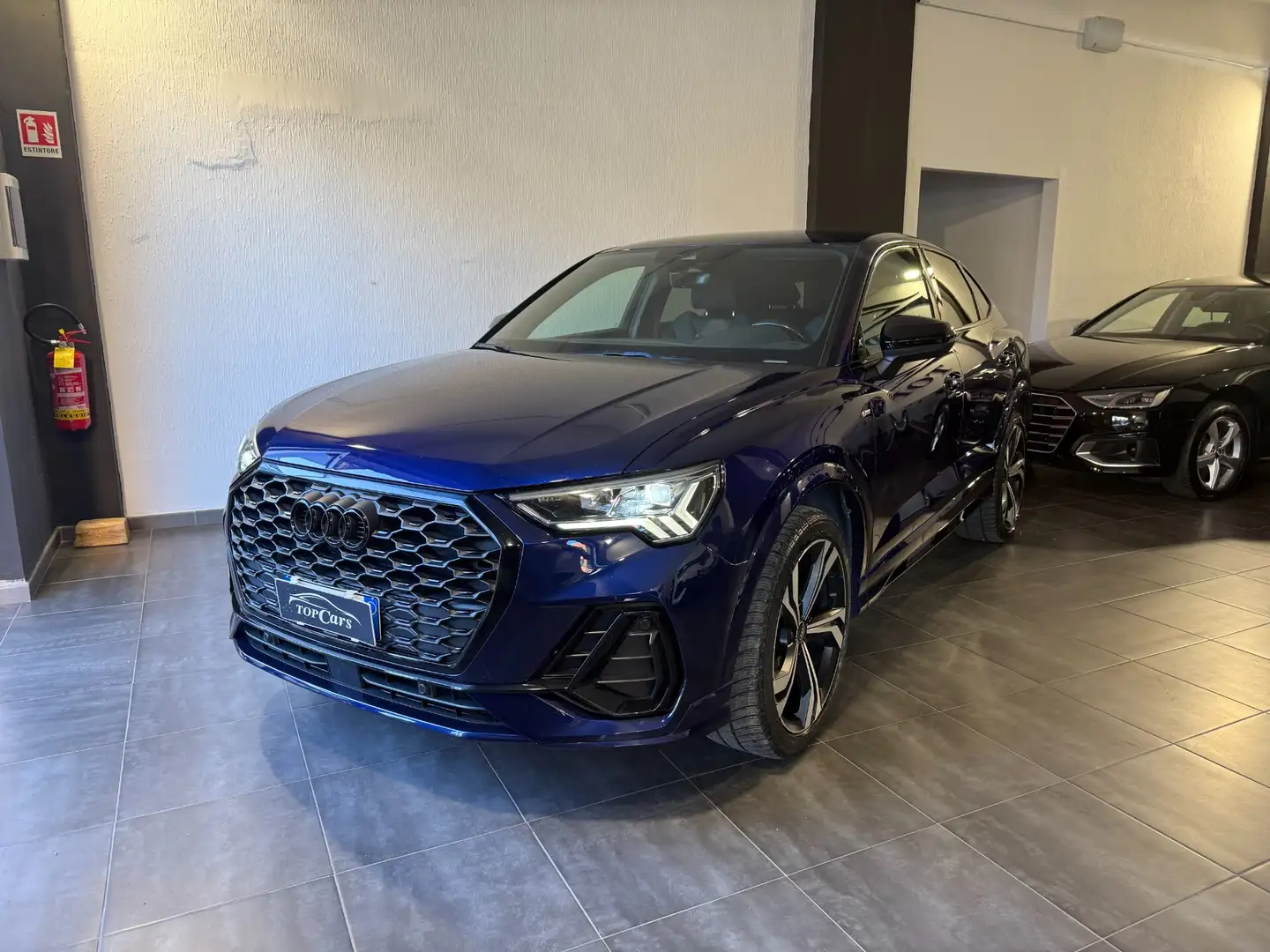 Audi Q3 35 TDI quattro S tronic S line edition Bleu - 2