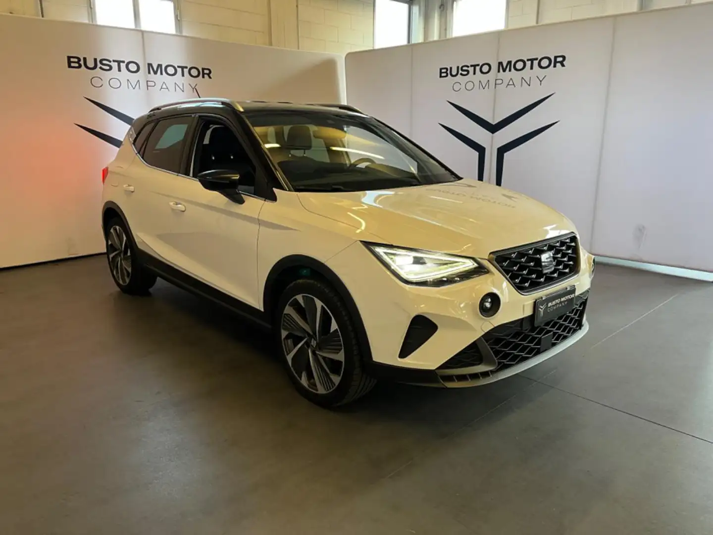 SEAT Arona 1.0 EcoTSI FR NEOPATENTATI Bianco - 1