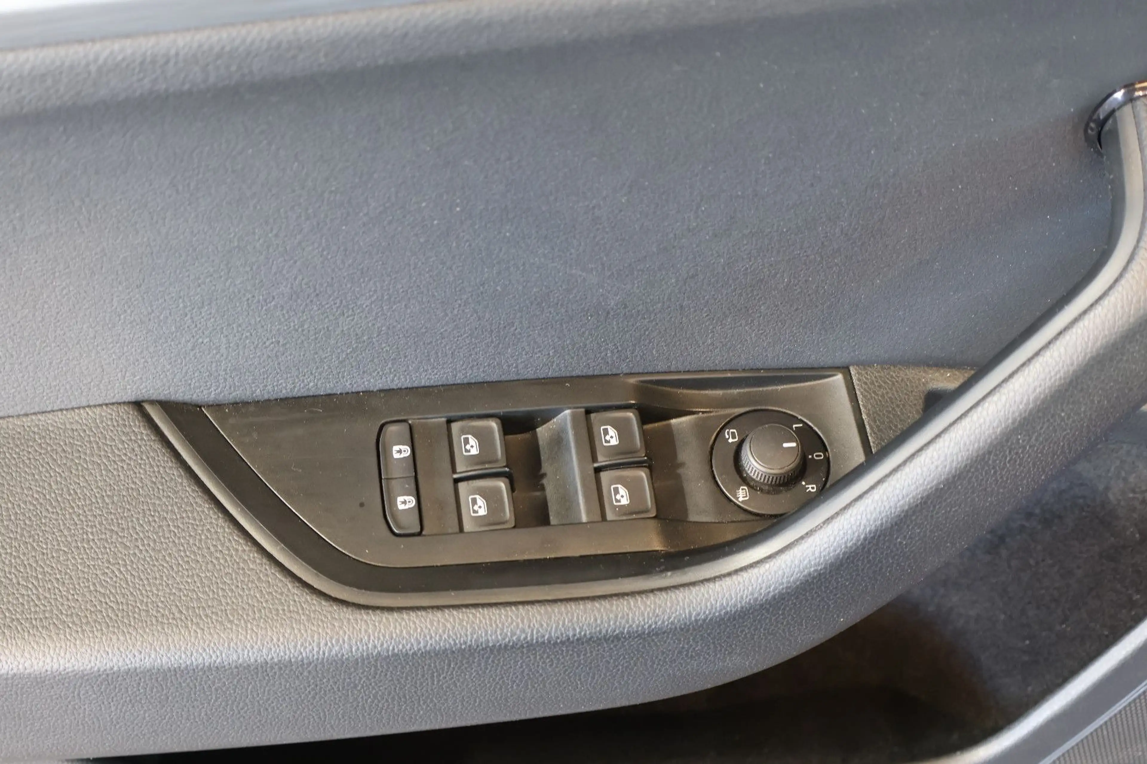 Skoda Superb 2.0 TDI Ambition AID+ACC+KEY+KAM+LED+AHK — photo 12