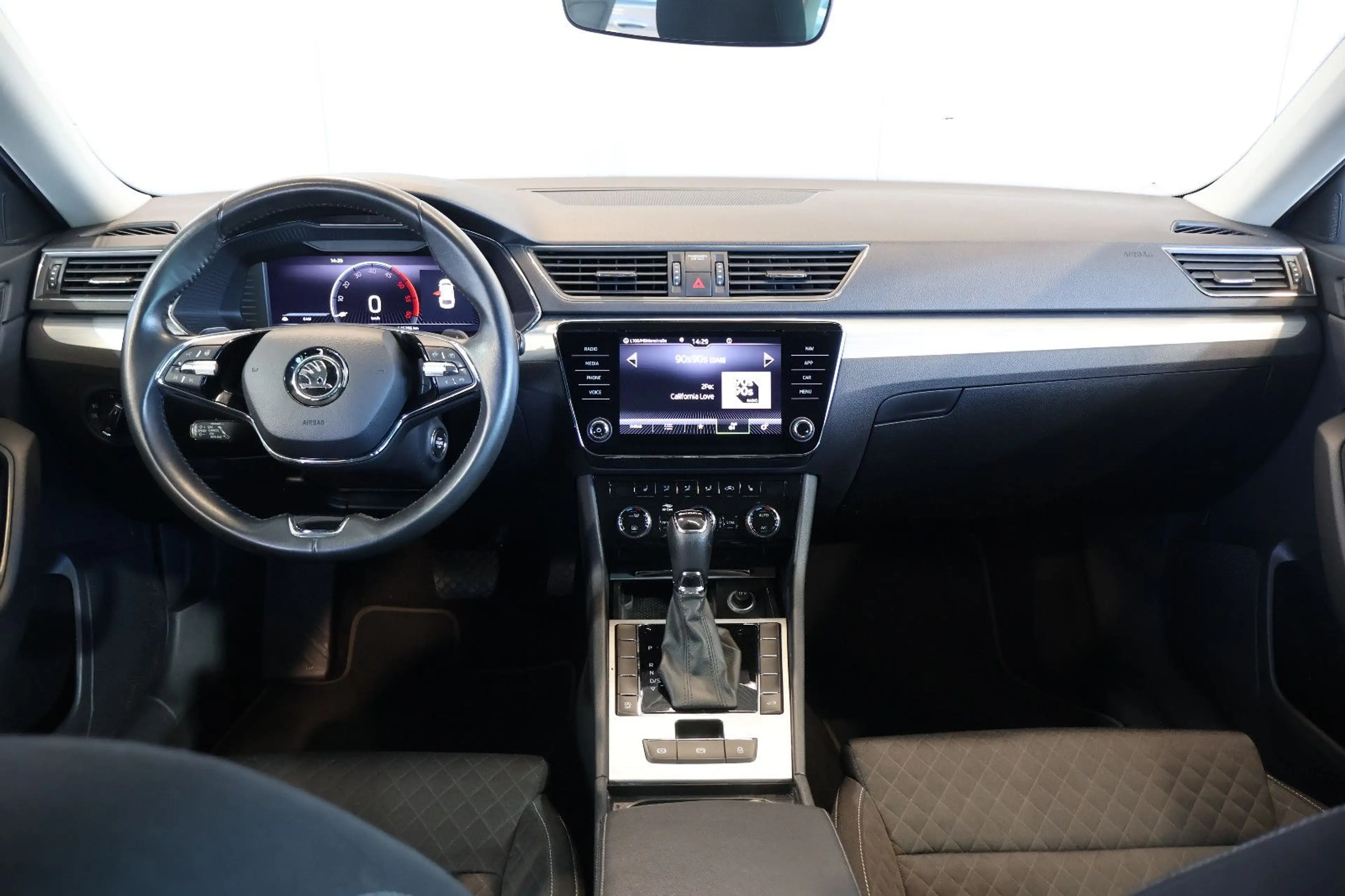 Skoda Superb 2.0 TDI Ambition AID+ACC+KEY+KAM+LED+AHK — photo 7