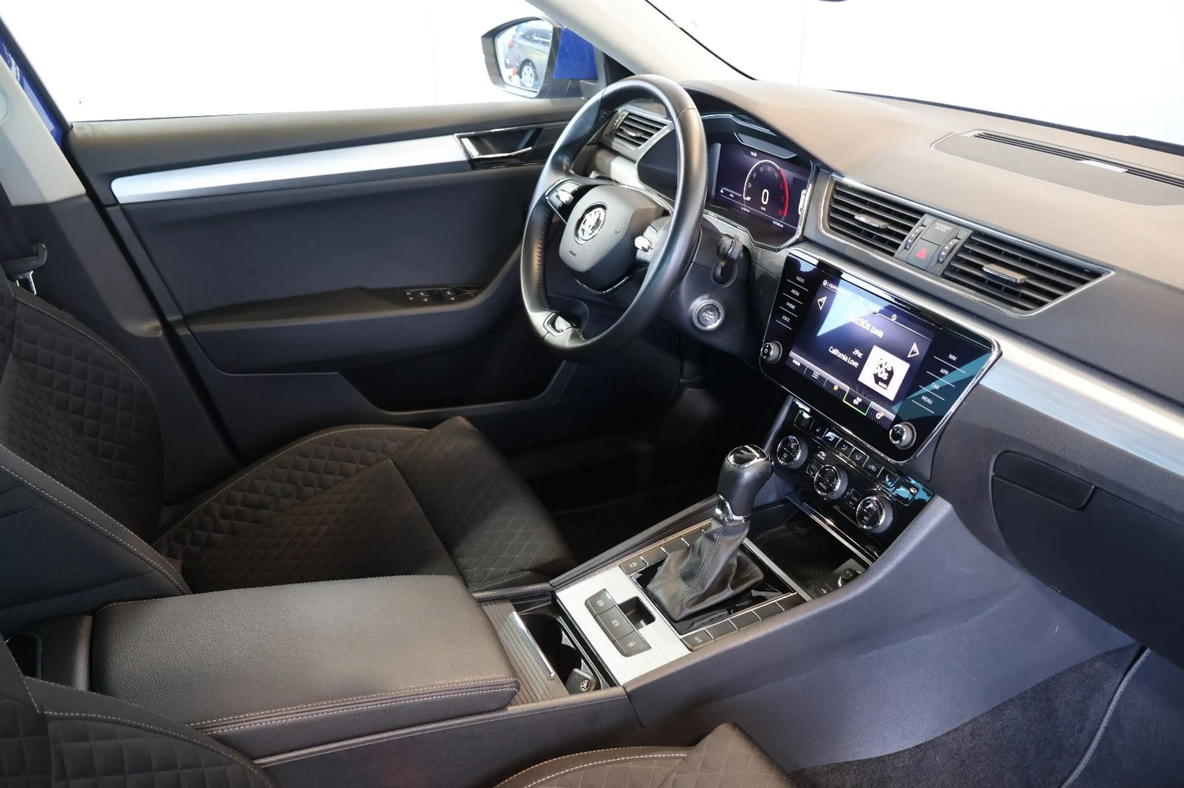 Skoda Superb 2.0 TDI Ambition AID+ACC+KEY+KAM+LED+AHK — photo 15