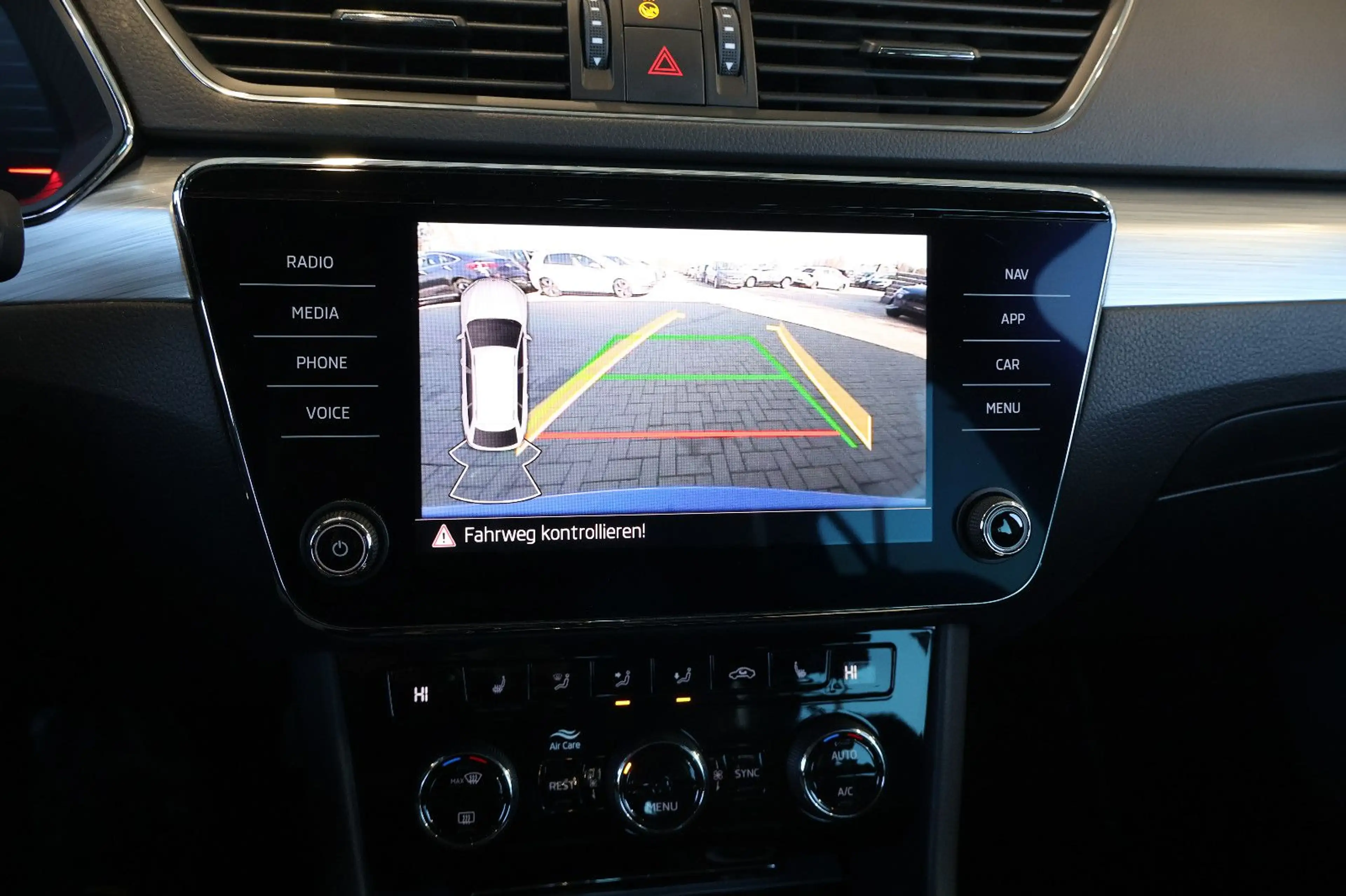 Skoda Superb 2.0 TDI Ambition AID+ACC+KEY+KAM+LED+AHK — photo 9