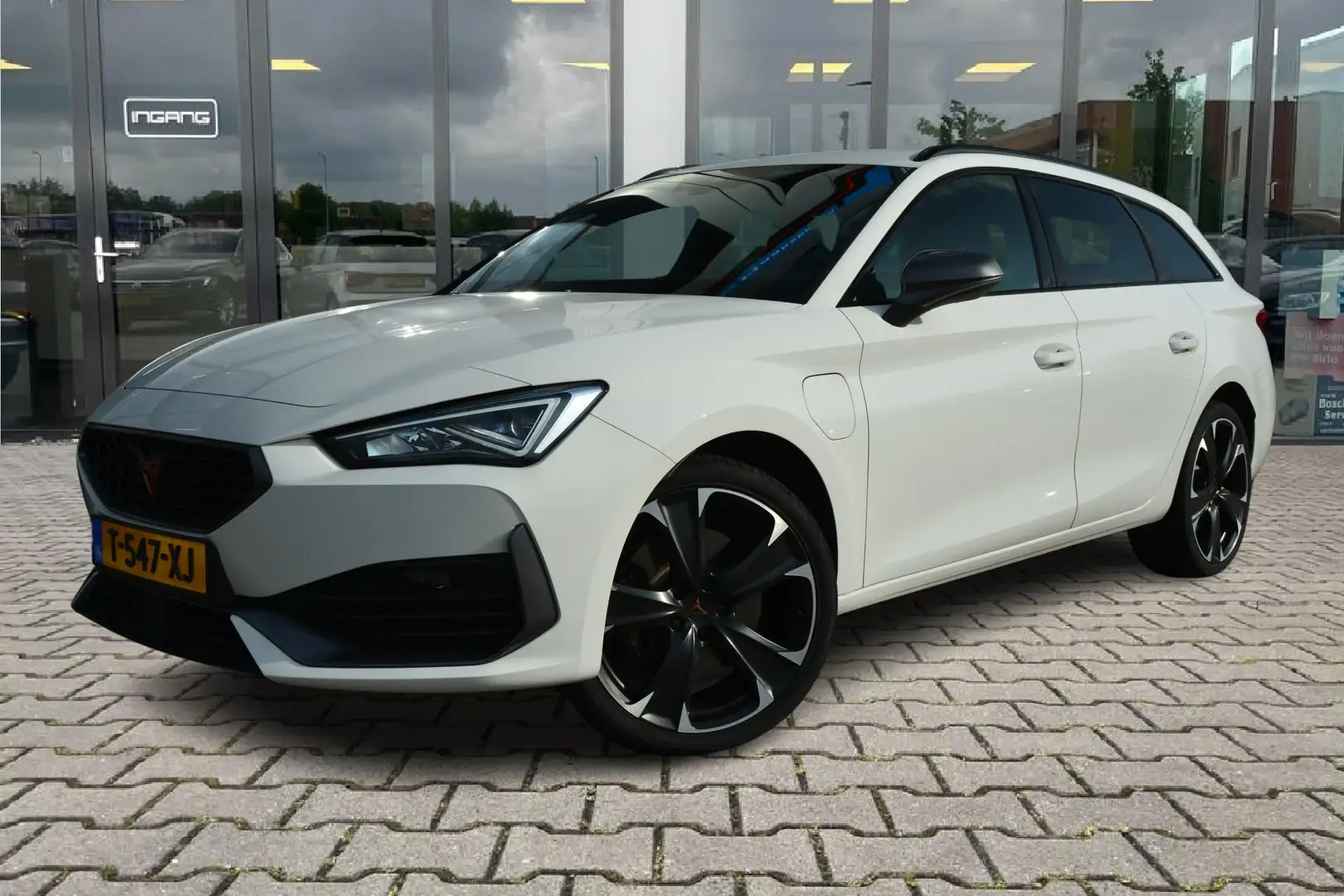 CUPRA Leon Sportstourer 1.4 E-Hybrid VZ | Dealer Onderhouden Wit - 1