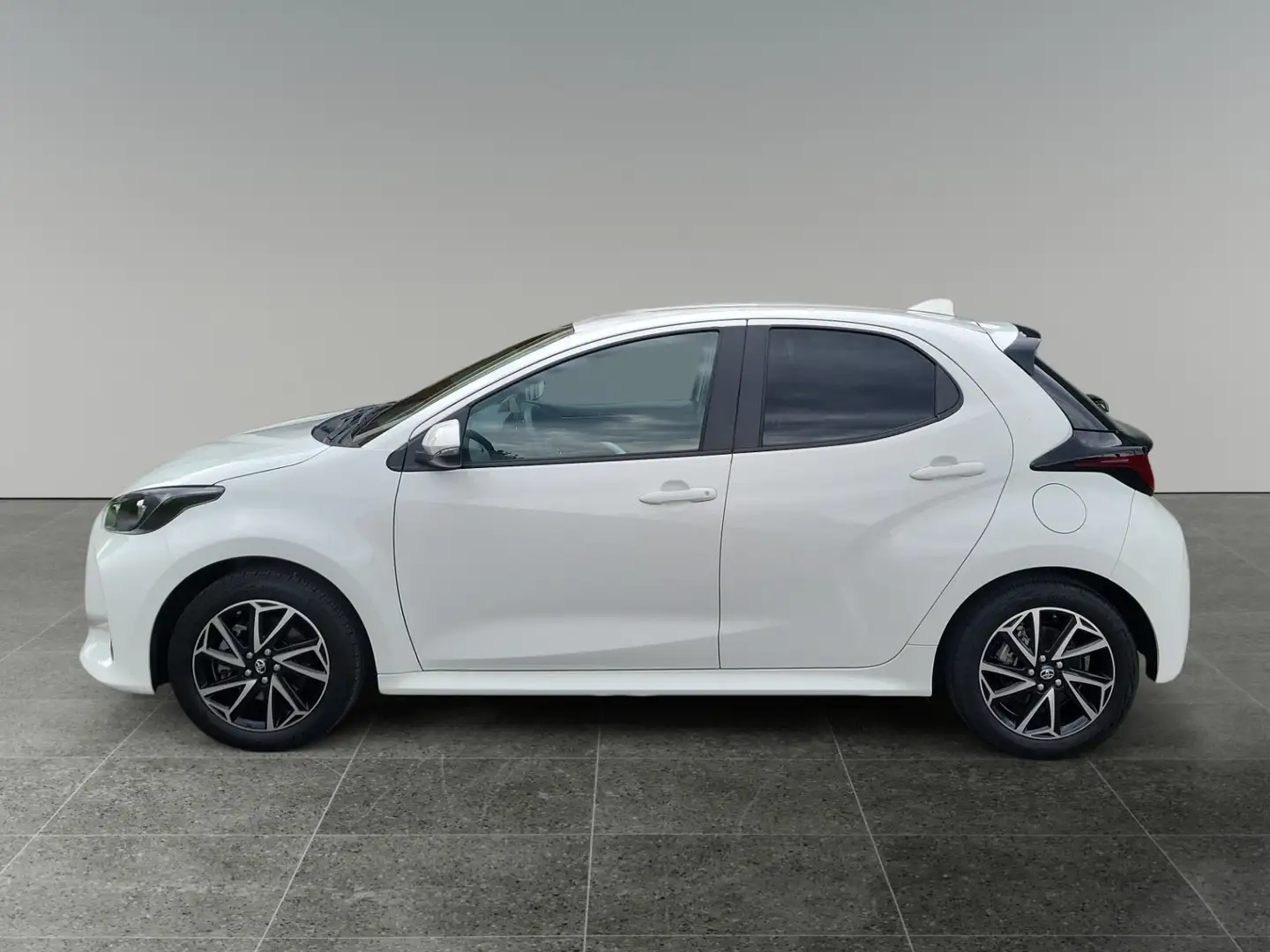 Toyota Yaris 1,5 l Hybrid, 5-türig, Active Drive Weiß - 2