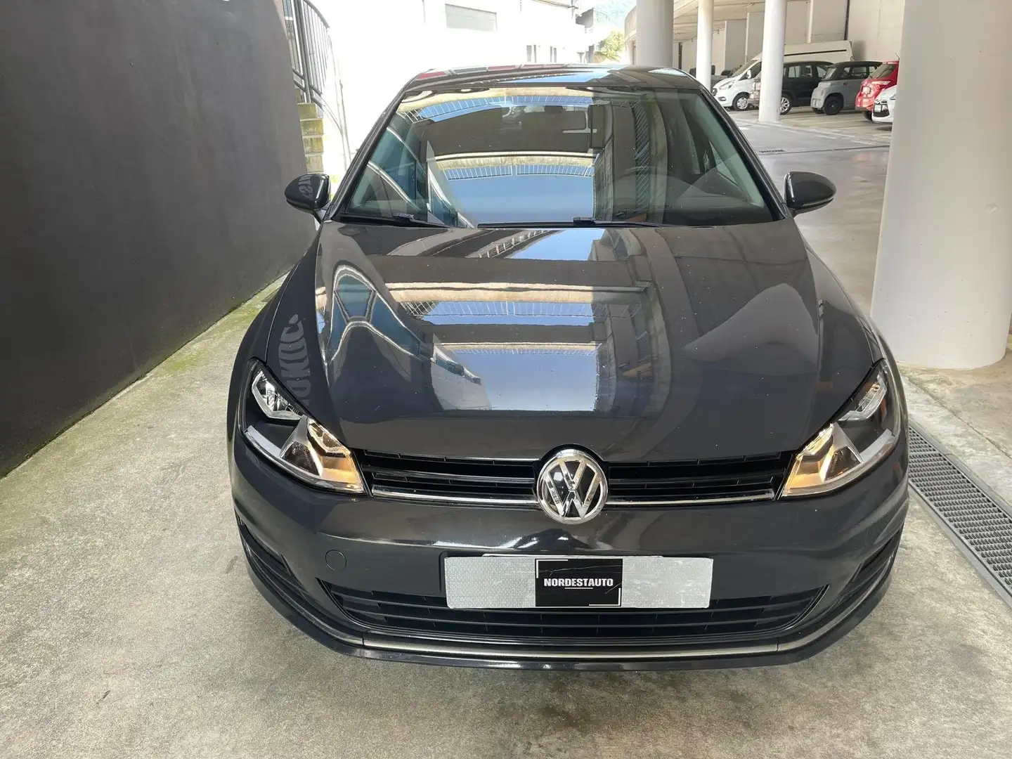 Volkswagen Golf 5p 1.6Tdi Highline Dsg Grijs - 2