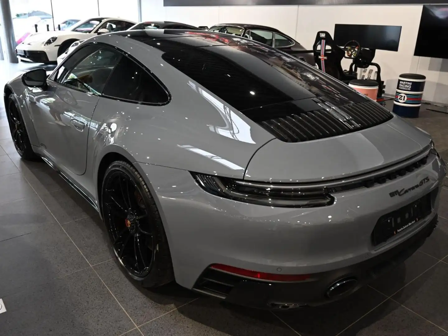 Porsche 992 992 GTS Schaltgetriebe Vollausstattung Approved Grau - 2