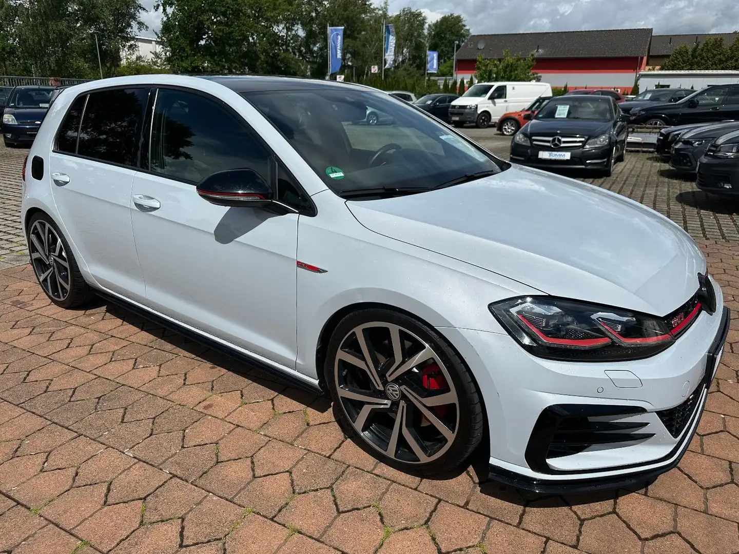 Volkswagen Golf VII Lim. GTI Performance DSG/ LEDER/ XENON Plateado - 2