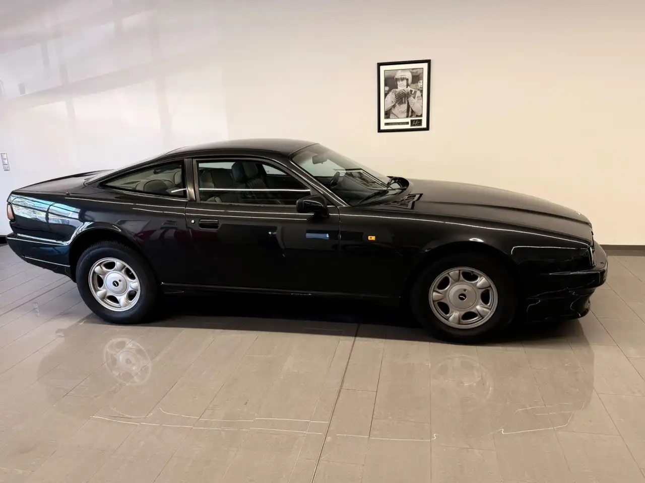 Aston Martin Virage Coupe V8 Aut. 25000km. 1 of 365 TOP, foto 2