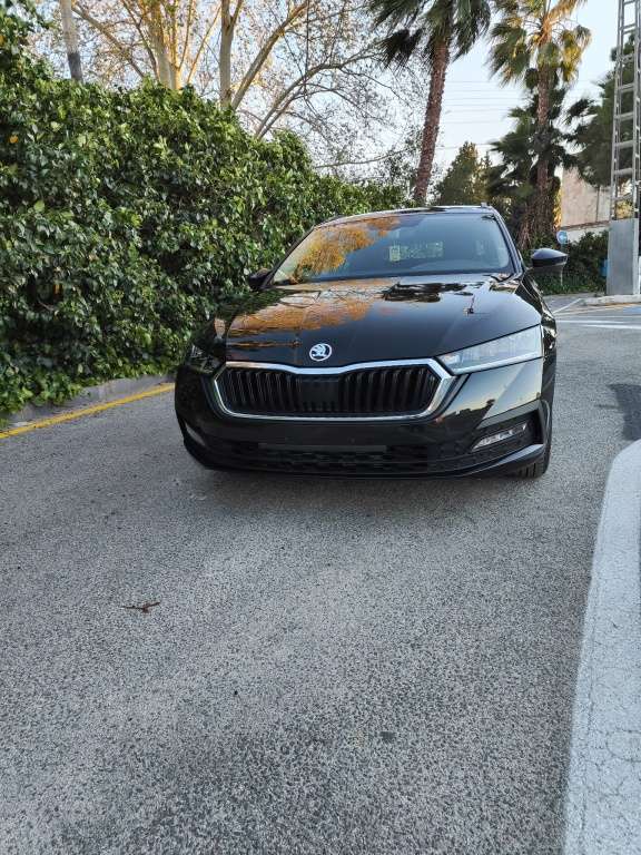 Skoda Octavia Familiar Automático de 5 Puertas - foto 1