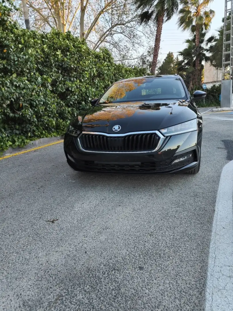 Skoda Octavia Familiar Automático de 5 Puertas Negro - 1