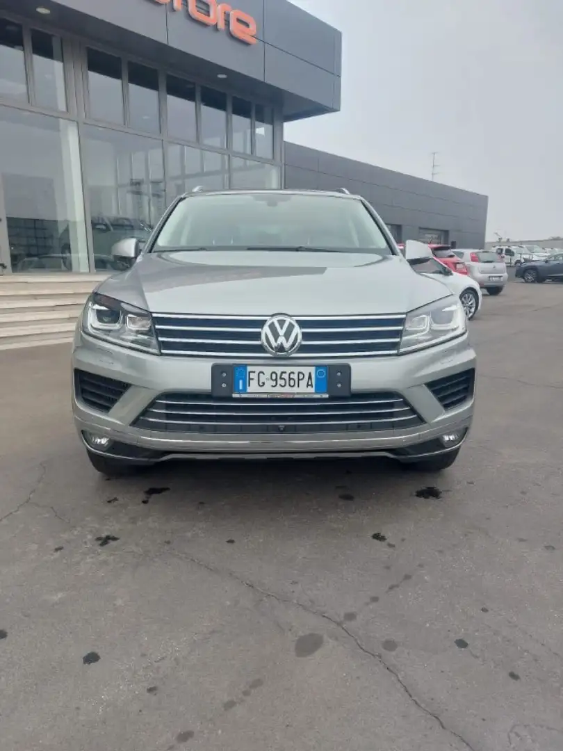Volkswagen Touareg 3.0 TDI 204 CV tiptronic Executive TETTO-XENO Argento - 2